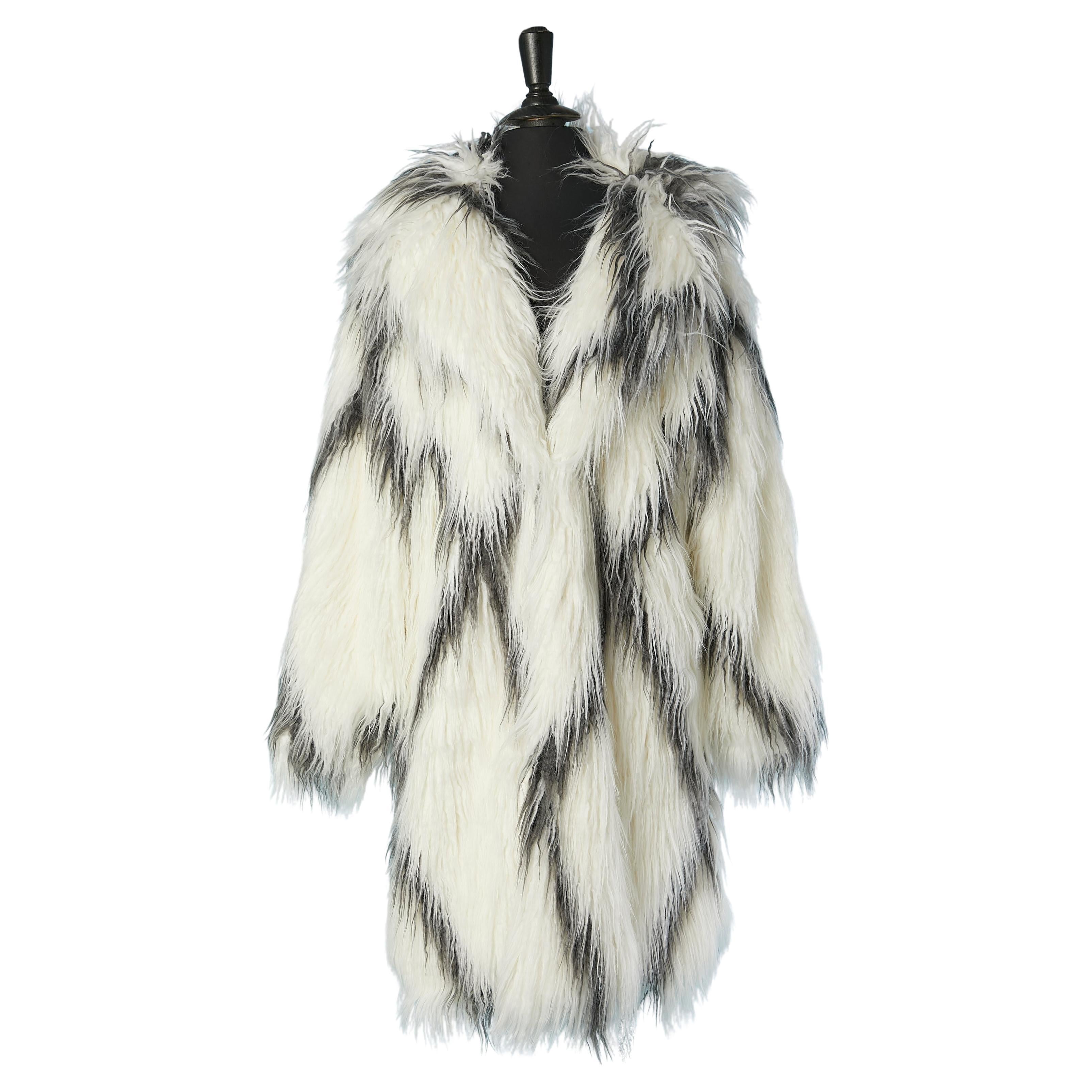 Black and white Faux fur single breasted coat LASETI For Sale
