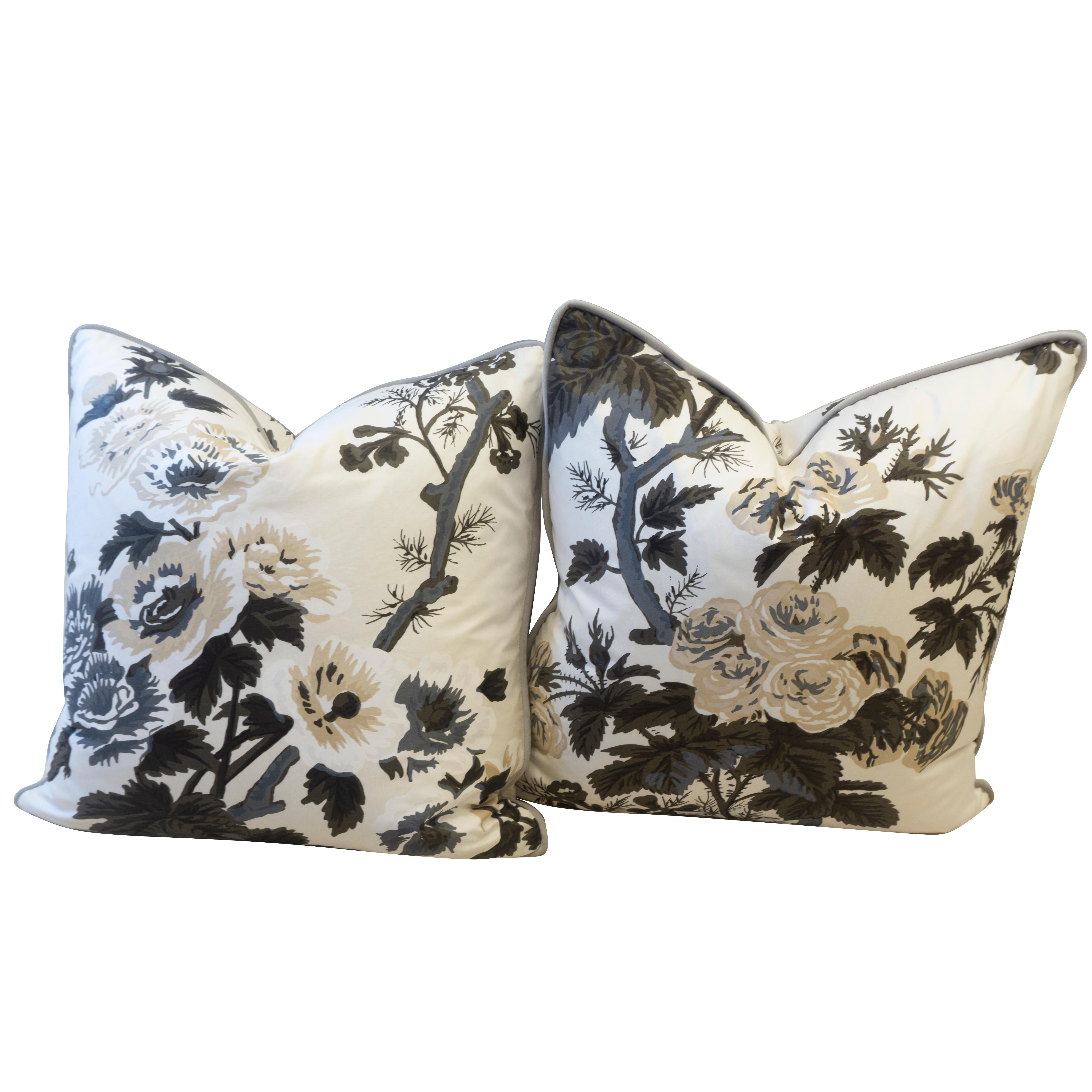 These black and white flower pillows have a vintage look and feature different arrangements of the pattern on each side. All pillows are hand sewn at our studio in Norwalk, Connecticut. 

Measurements: 20