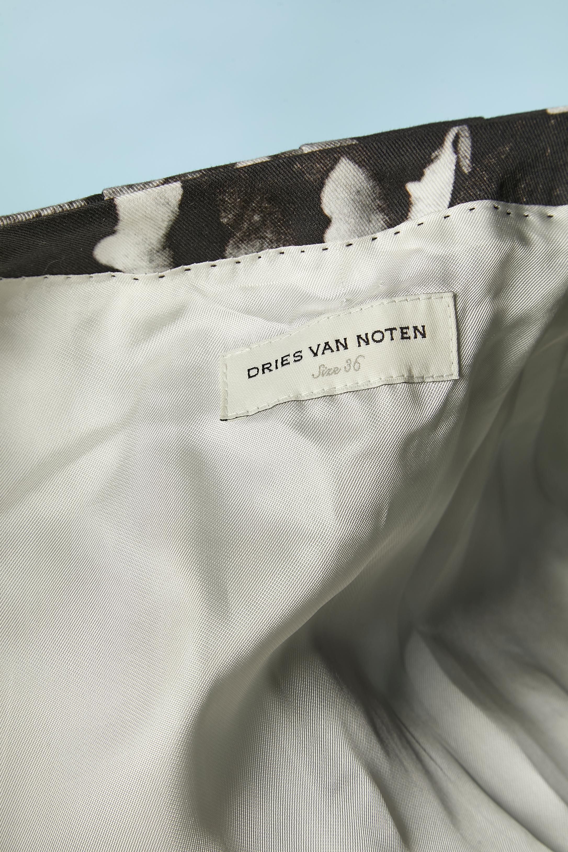Fleurs noires et blanches imprimées en coton bord à bord  Dries Van Noten  en vente 2