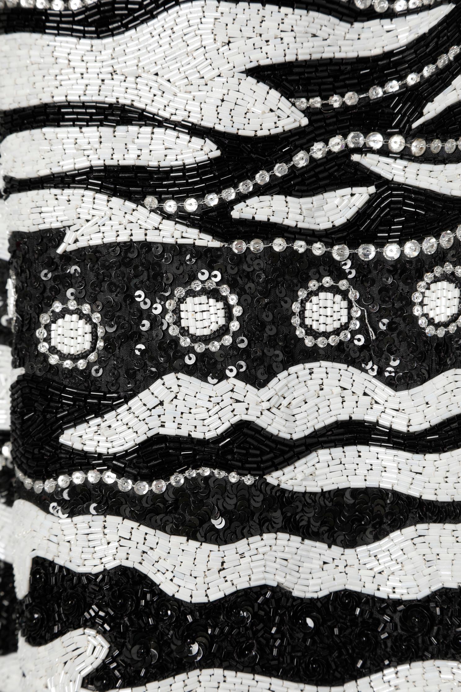 Black and white fully beaded evening skirt Valentino Night  In Excellent Condition For Sale In Saint-Ouen-Sur-Seine, FR