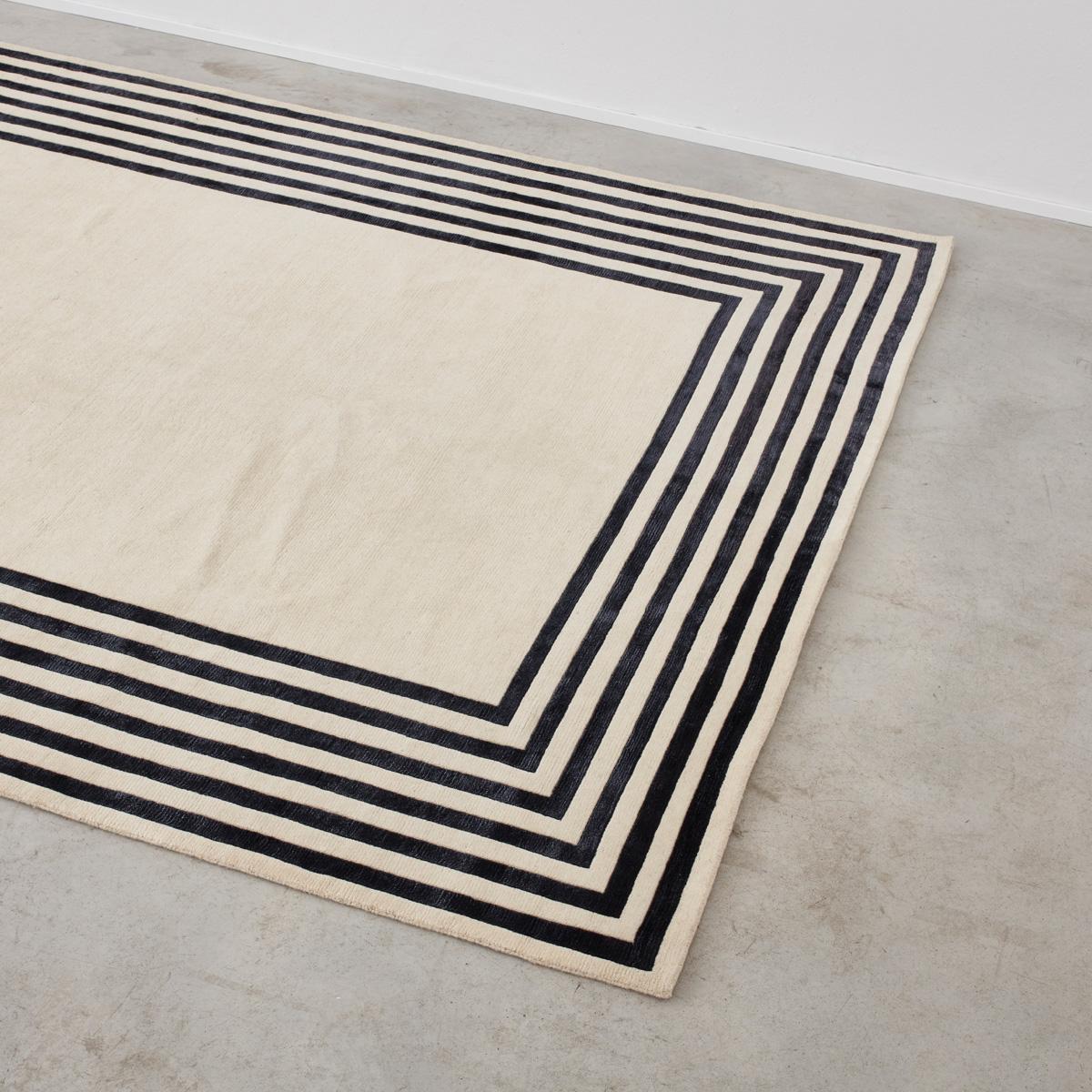 Black and White Geometric Carpet in Wool and Viscose, Unknown, Italy, 2000s In Good Condition In London, GB