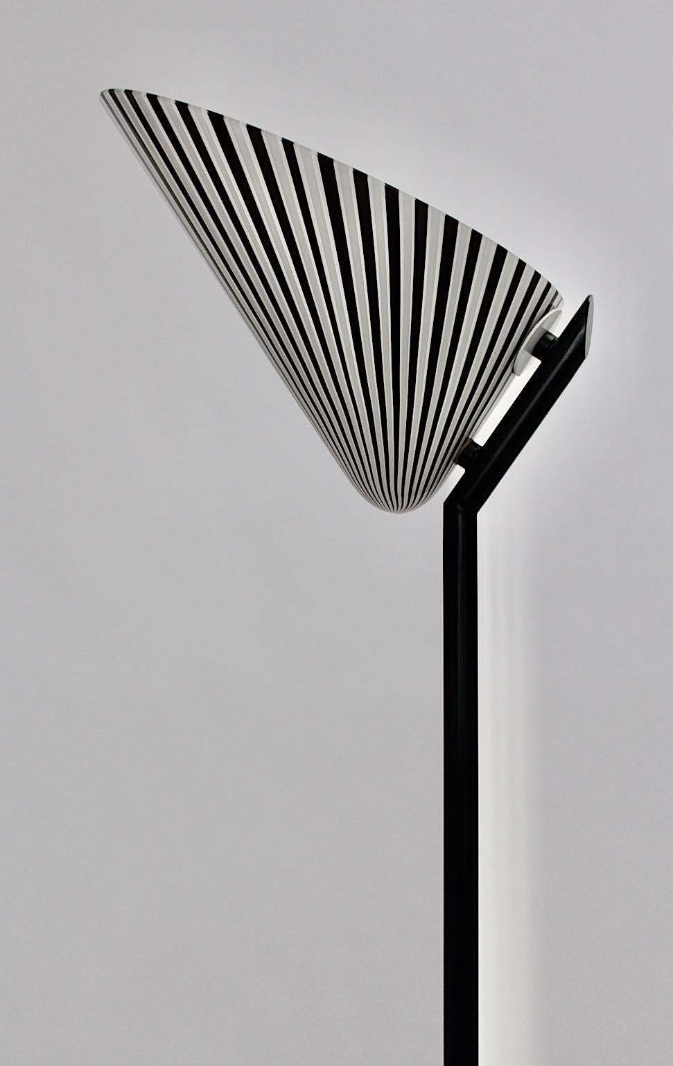 Black and White Glass Metal Vintage Floor Lamp, Italy, 1980s For Sale 8