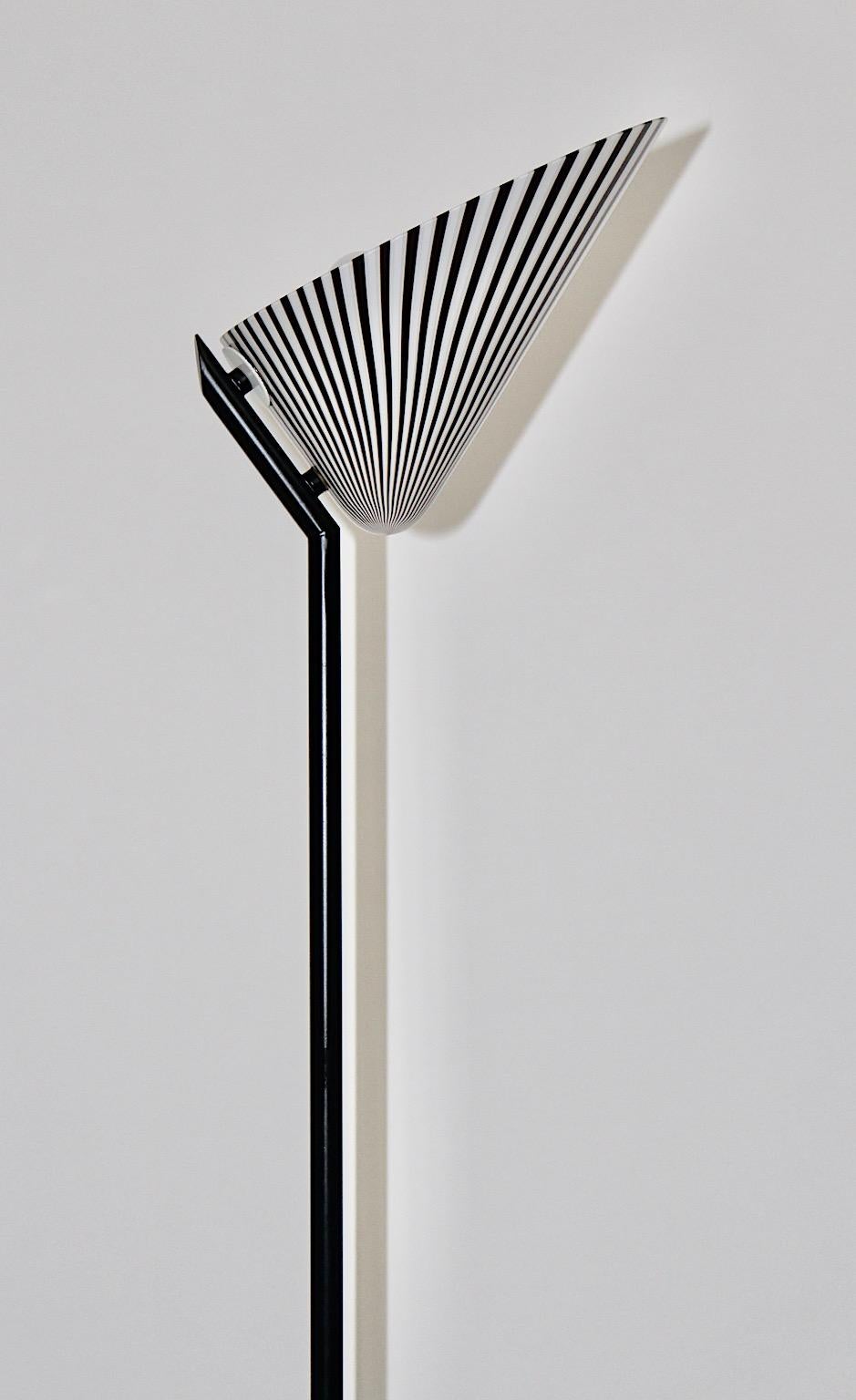 Black and White Glass Metal Vintage Floor Lamp, Italy, 1980s For Sale 12