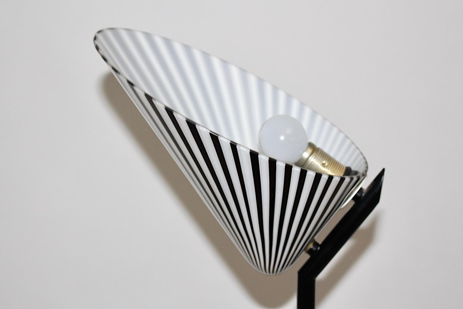 Black and White Glass Metal Vintage Floor Lamp, Italy, 1980s For Sale 2