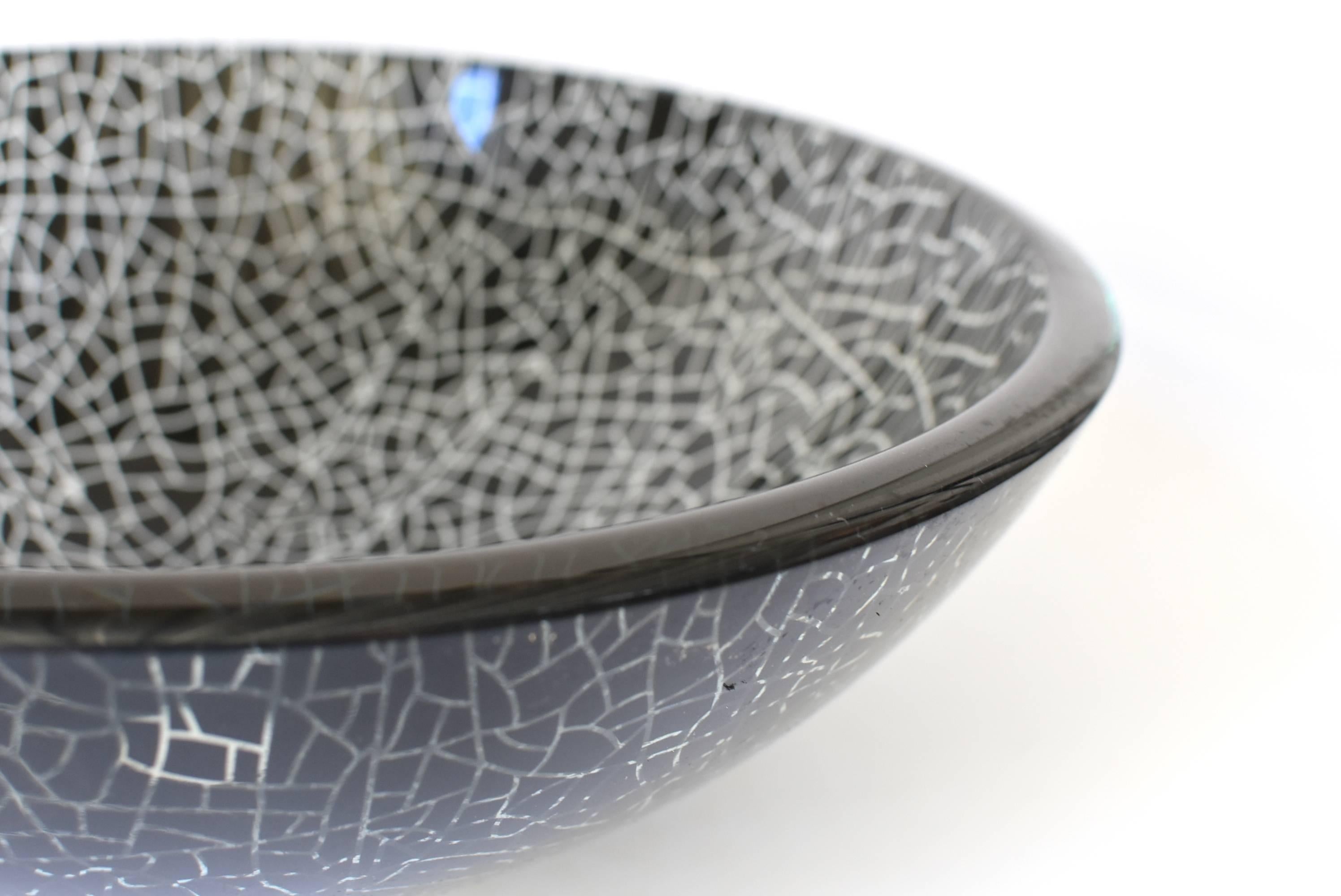 Verre Cheminée en verre noir et blanc à motif craquelé, jardinière en vente