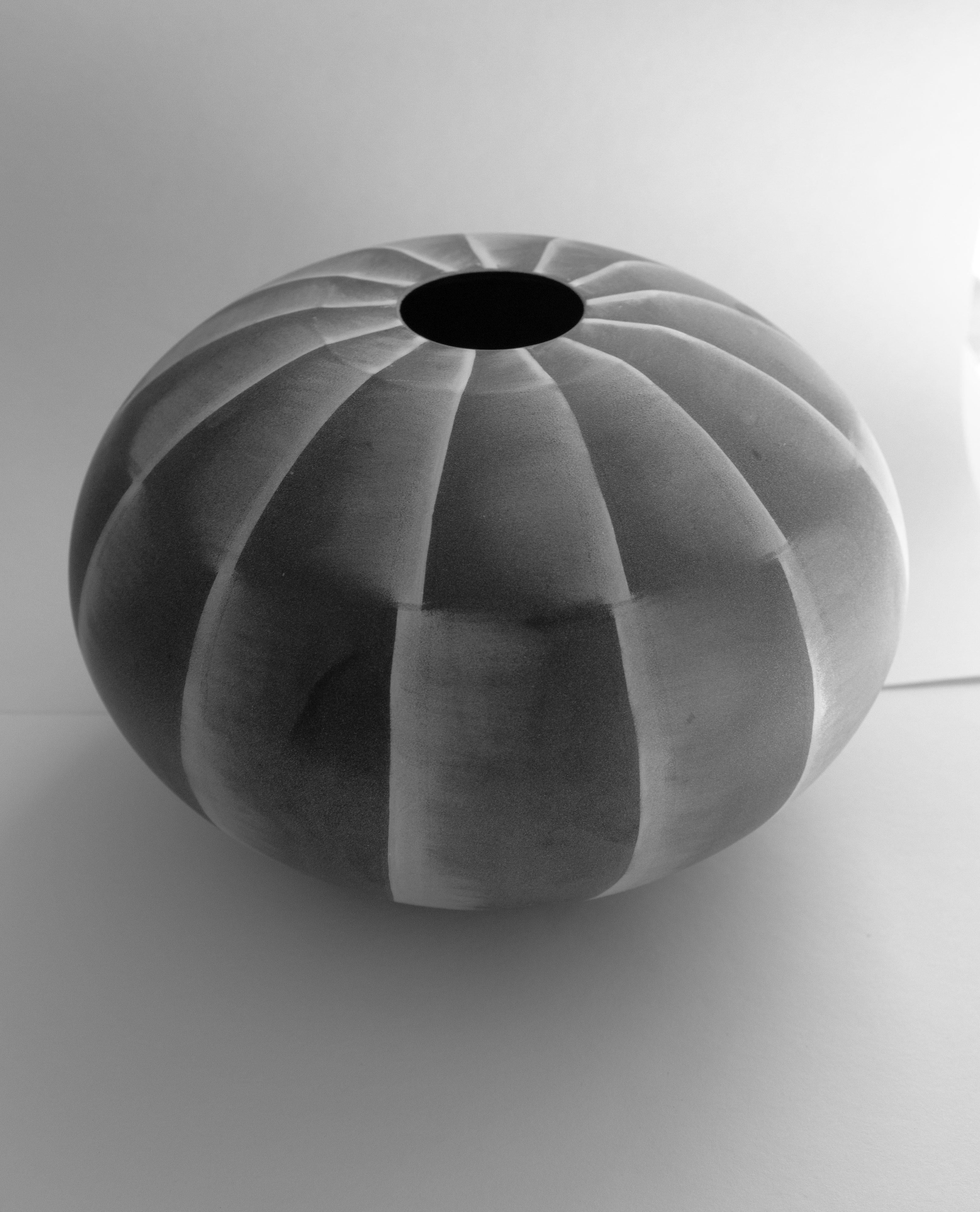 Vase en verre noir et blanc d'Ingegerd Råman, édition limitée, 162/200, Orrefors en vente 1