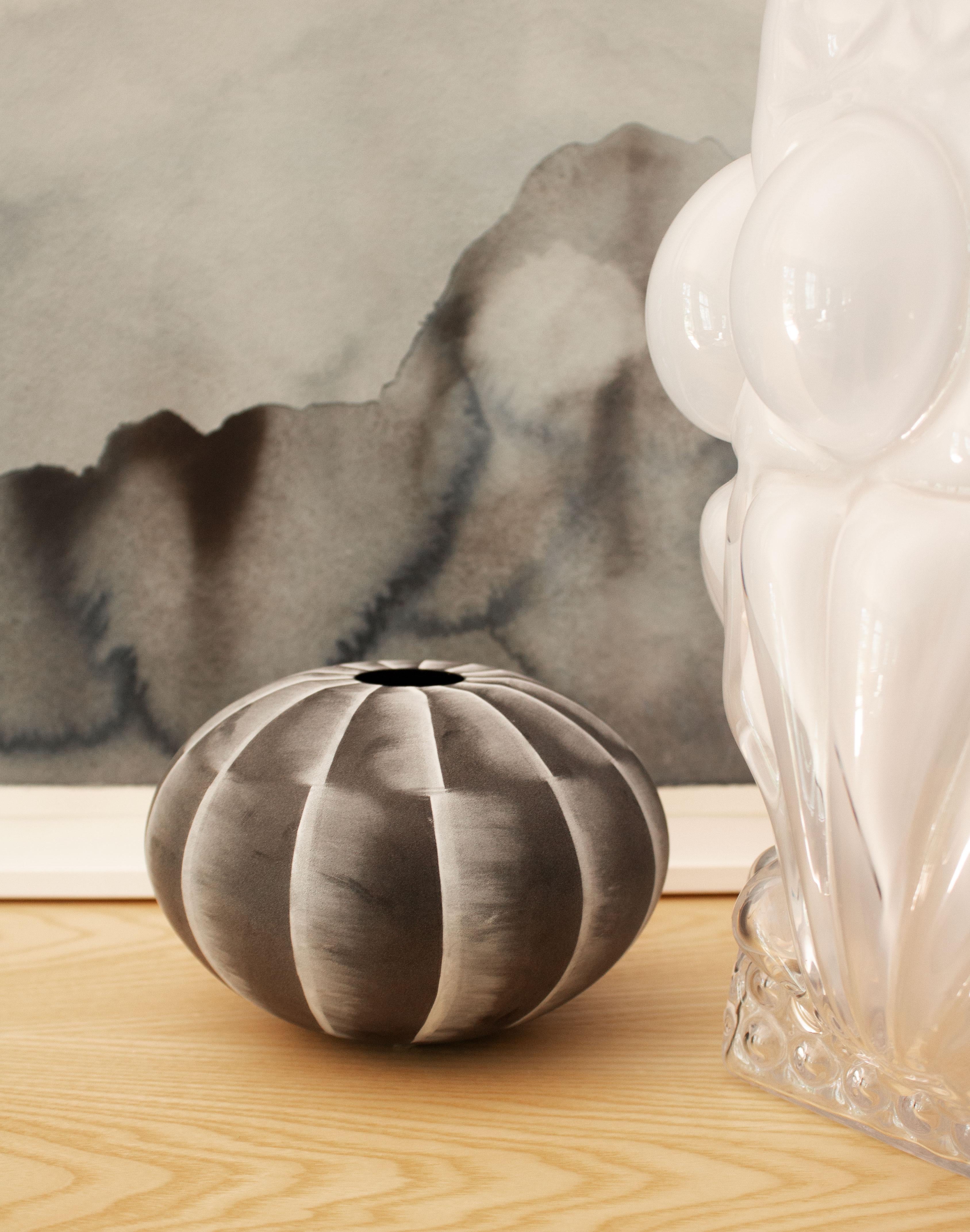 Vase en verre noir et blanc d'Ingegerd Råman, édition limitée, 162/200, Orrefors en vente 2