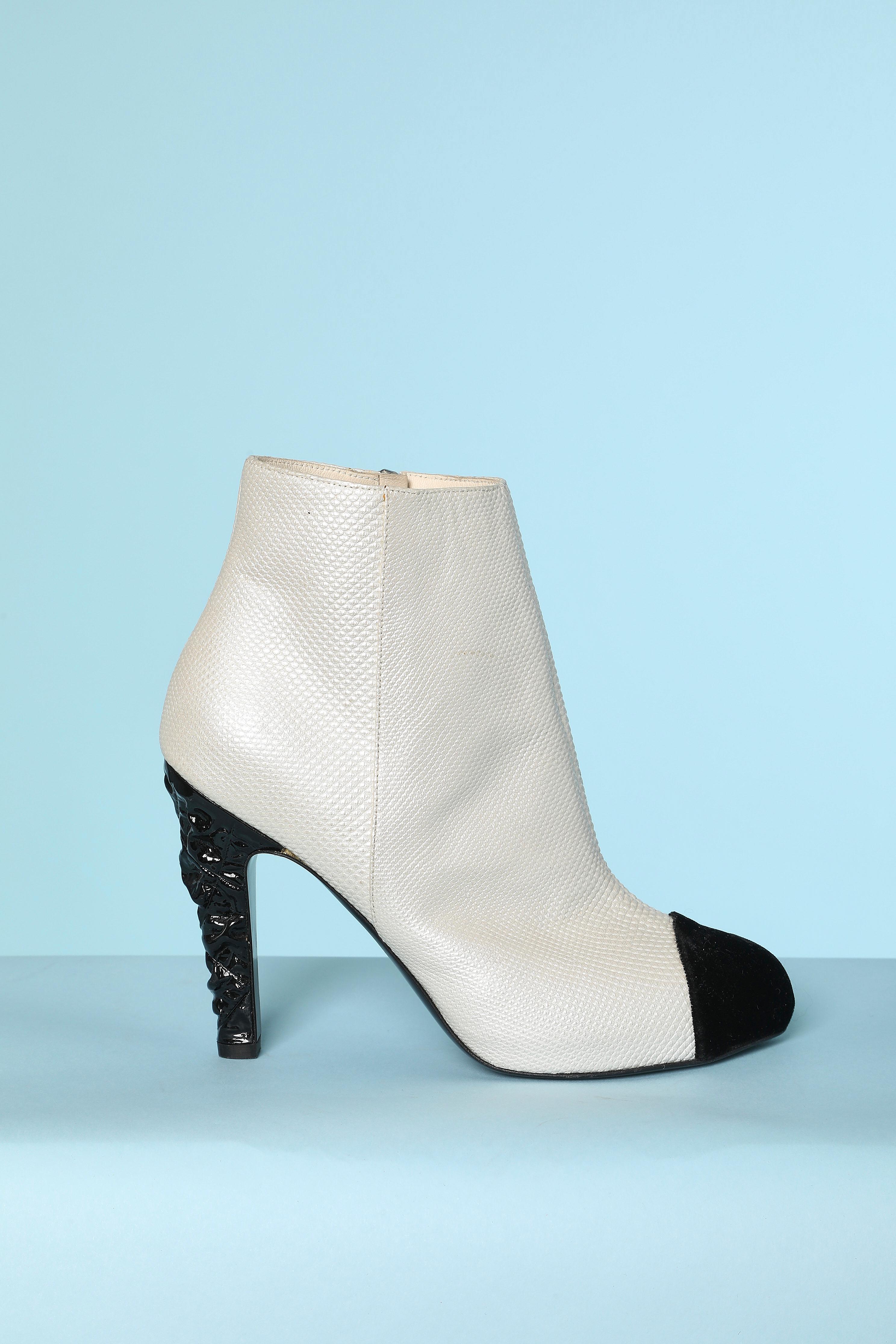 Black and white high-heels boots in leather ( python effect ) and velvet black shoe tip . Sculpted heel 