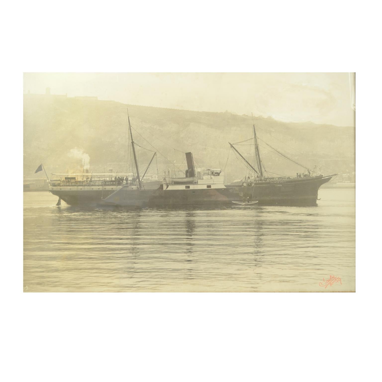 Großes schwarz-weißes historisches Bild, das das Schiff Virgen de Africa Cadiz zeigt, datiert 1917. Originalrahmen, 112 x 79 - Zoll 44 x 31. Guter Zustand.
