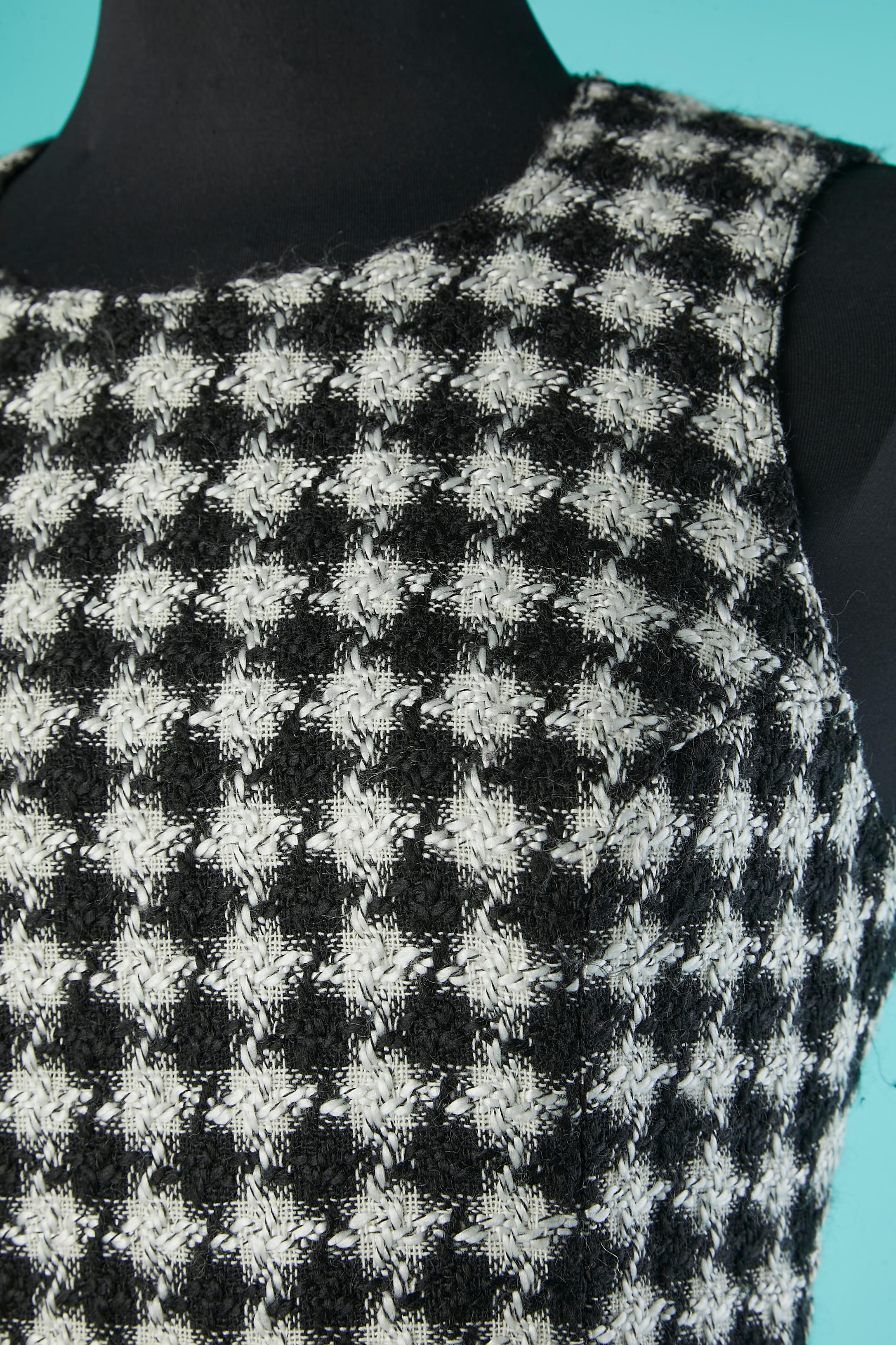 Black and white houndstooth pattern sleeveless dress. 
Main fabric composition: 74% acetate, 16% polyester, 10% wool. Lining composition: acetate. Invisible zip in the middle back. 2 split on the side front and 2 splits on the side back ( lenght =