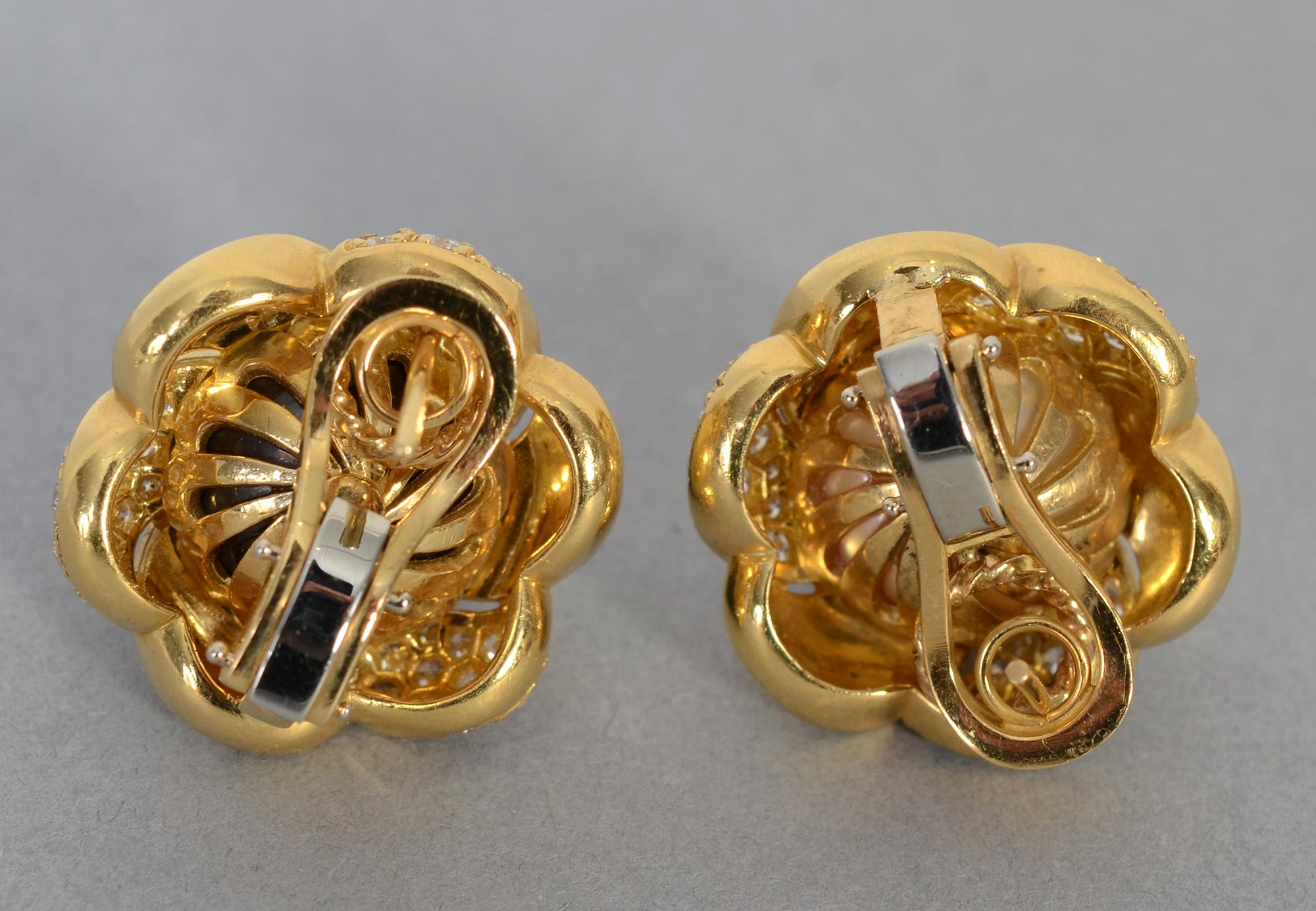 Schwarze und weiße Perlen-Ohrringe mit Diamanten im Zustand „Hervorragend“ im Angebot in Darnestown, MD