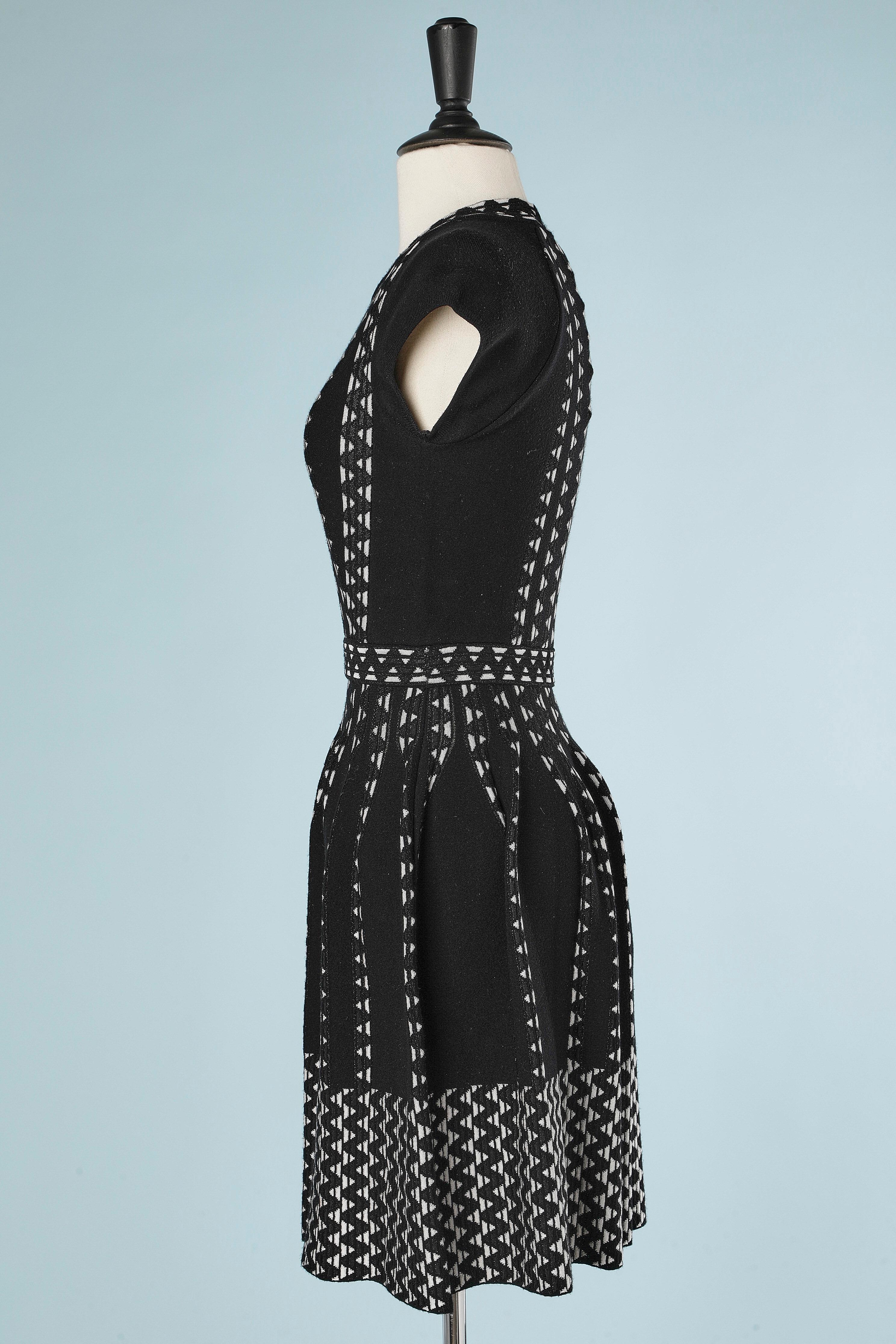 Black and white jacquard knit dress with geometrical pattern M Missoni  For Sale 1