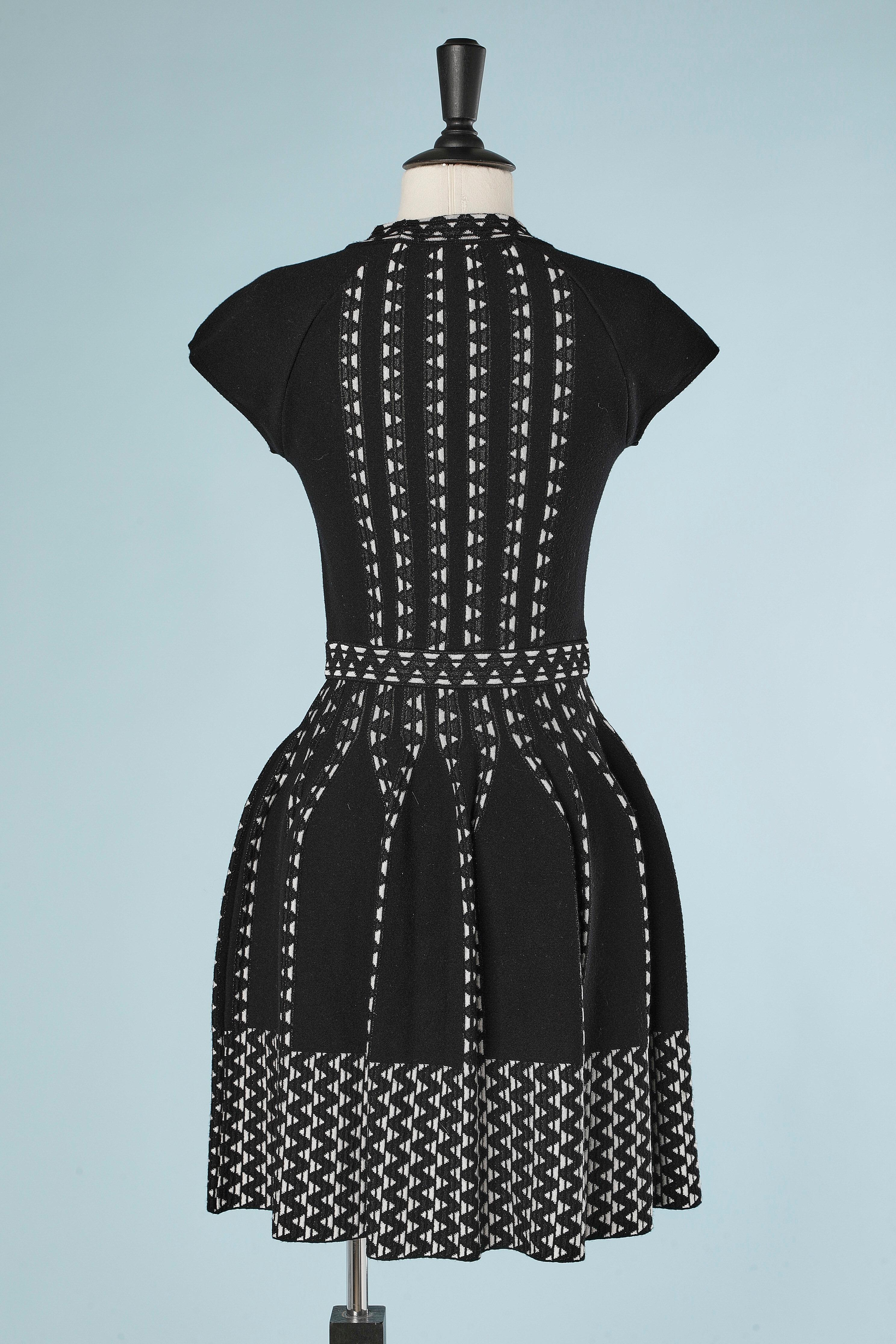Black and white jacquard knit dress with geometrical pattern M Missoni  For Sale 2