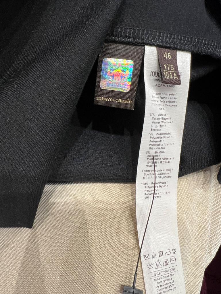 Schwarz-weißes Jersey-Kleid mit Strass und Perlenbesatz ROBERTO CAVALLI im Angebot 3