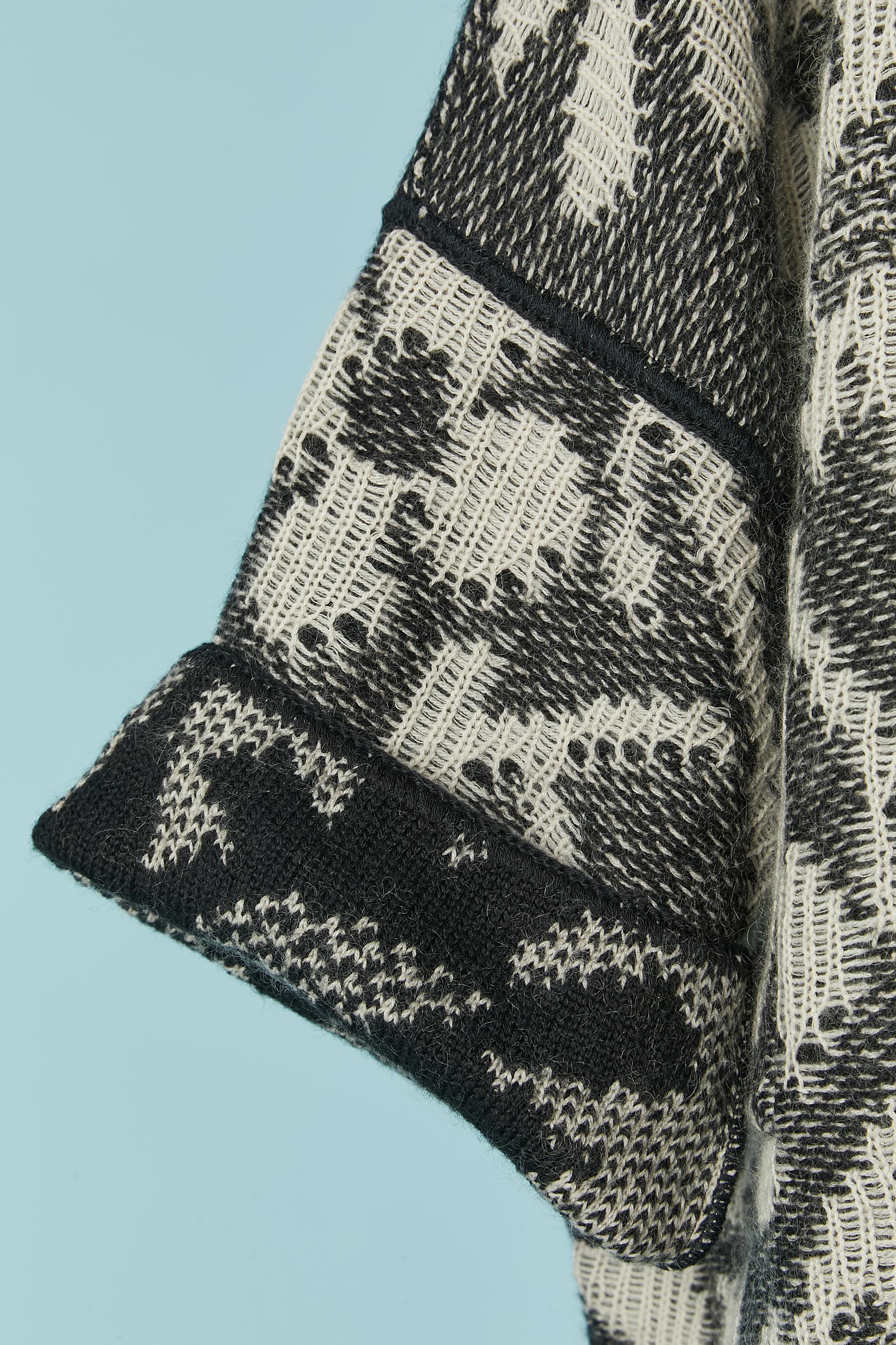 Black and white knit jacquard duffle-coat with hood MISSONI In Excellent Condition For Sale In Saint-Ouen-Sur-Seine, FR