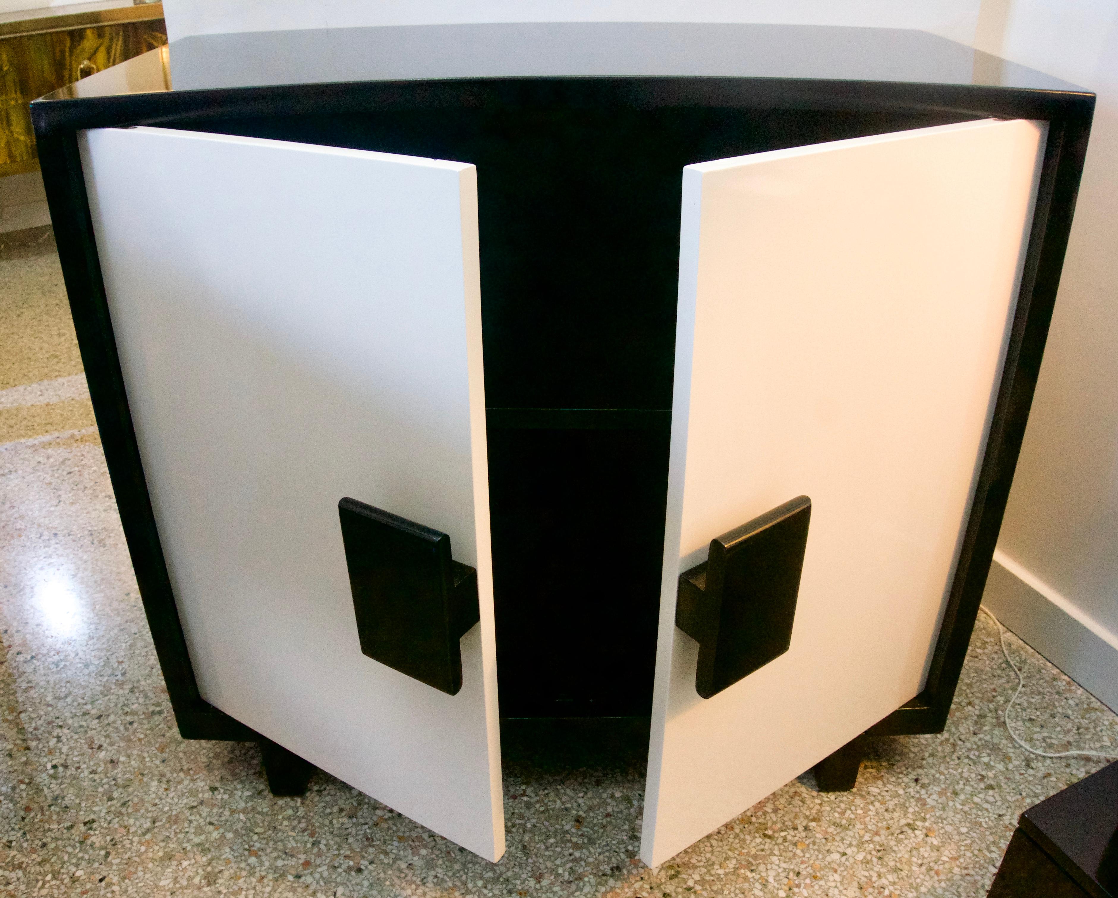 Black and White Lacquered Cabinet In Good Condition In West Palm Beach, FL
