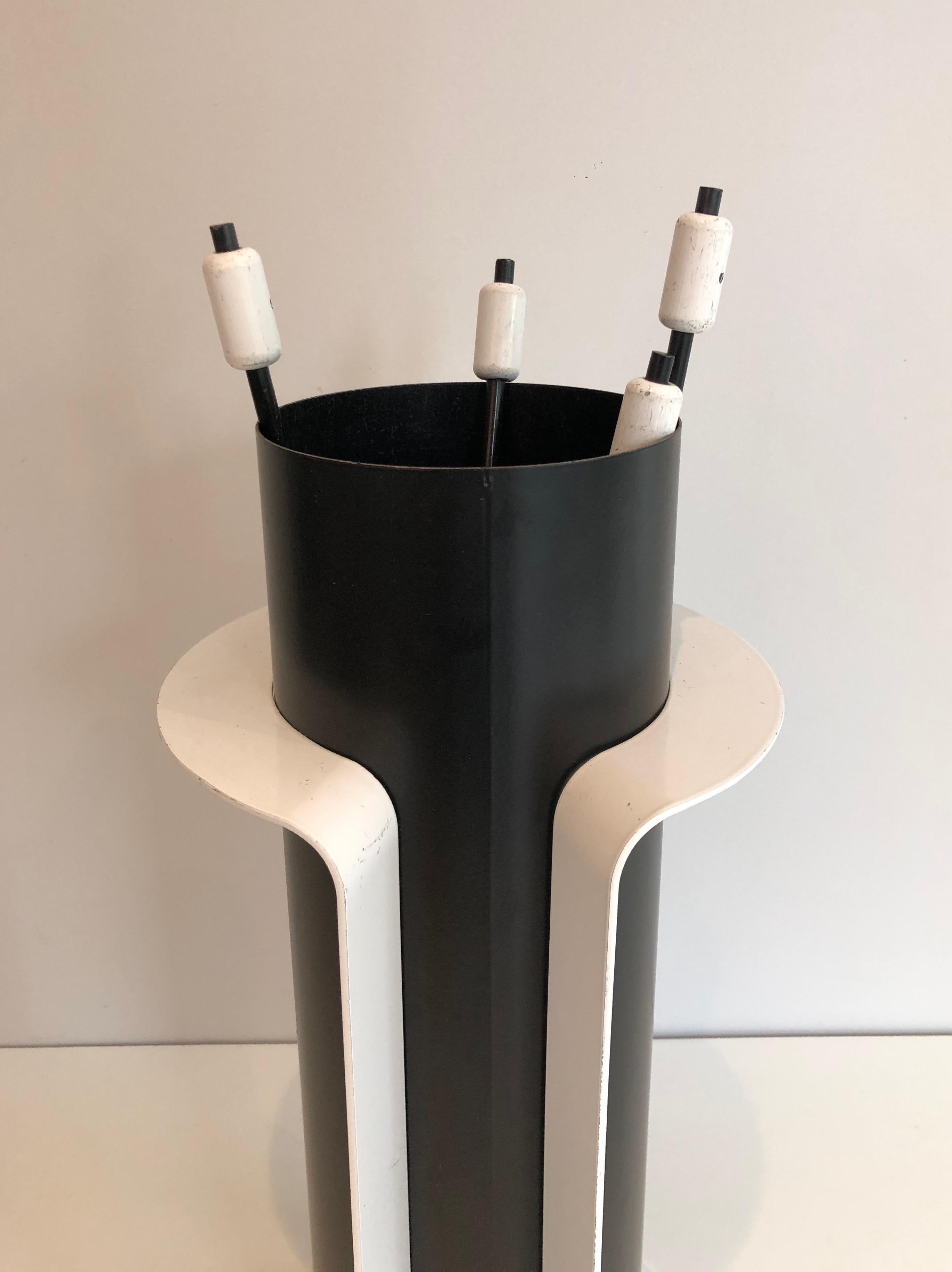 Black and White Lacquered Design Fire Place Tools on Stand, French, Circa 1980 In Good Condition For Sale In Marcq-en-Barœul, Hauts-de-France