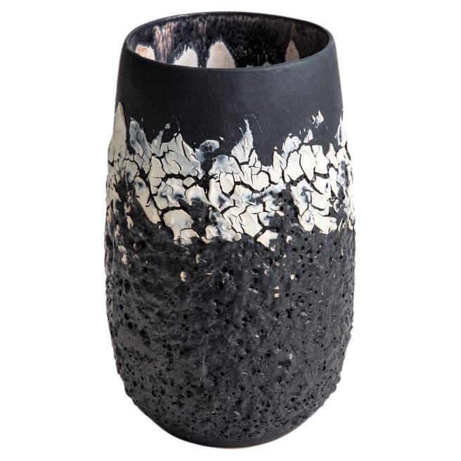Vase texturé émaillé noir et blanc Lave