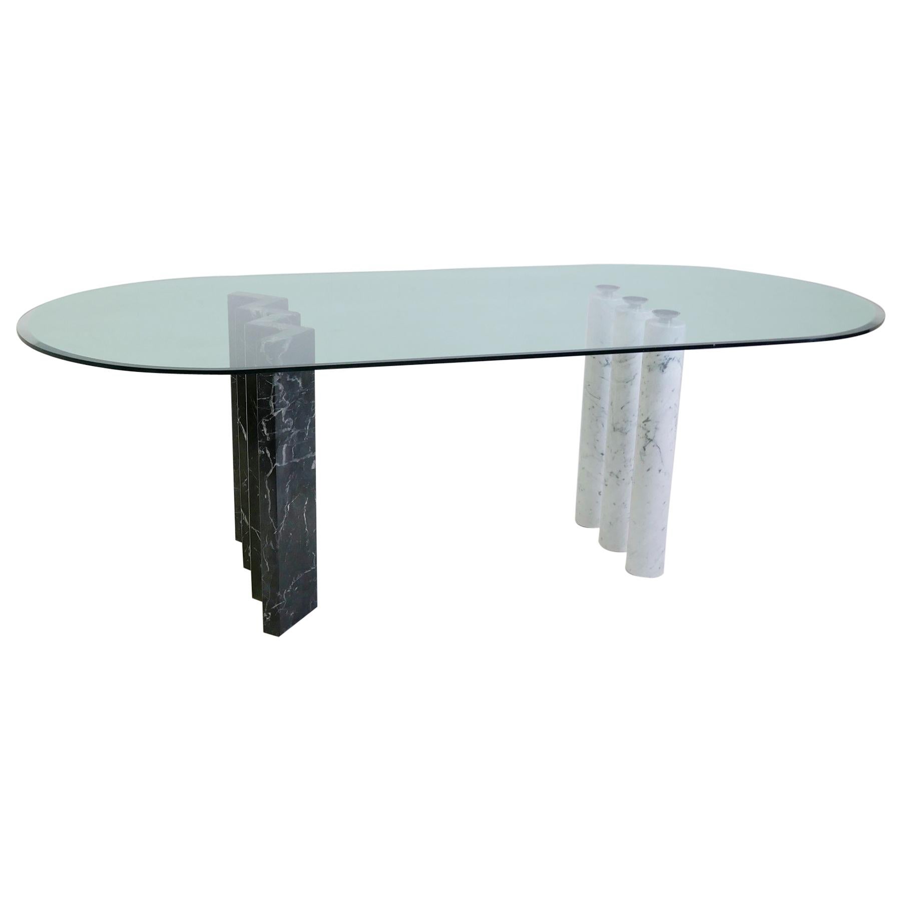 Tables de salle à manger marbre noir et blanc et plateau en verre