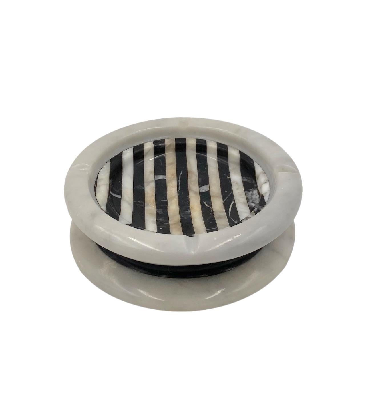 Black and white marble inlays ashtray, Casigliani Italy, 1970s For Sale 3