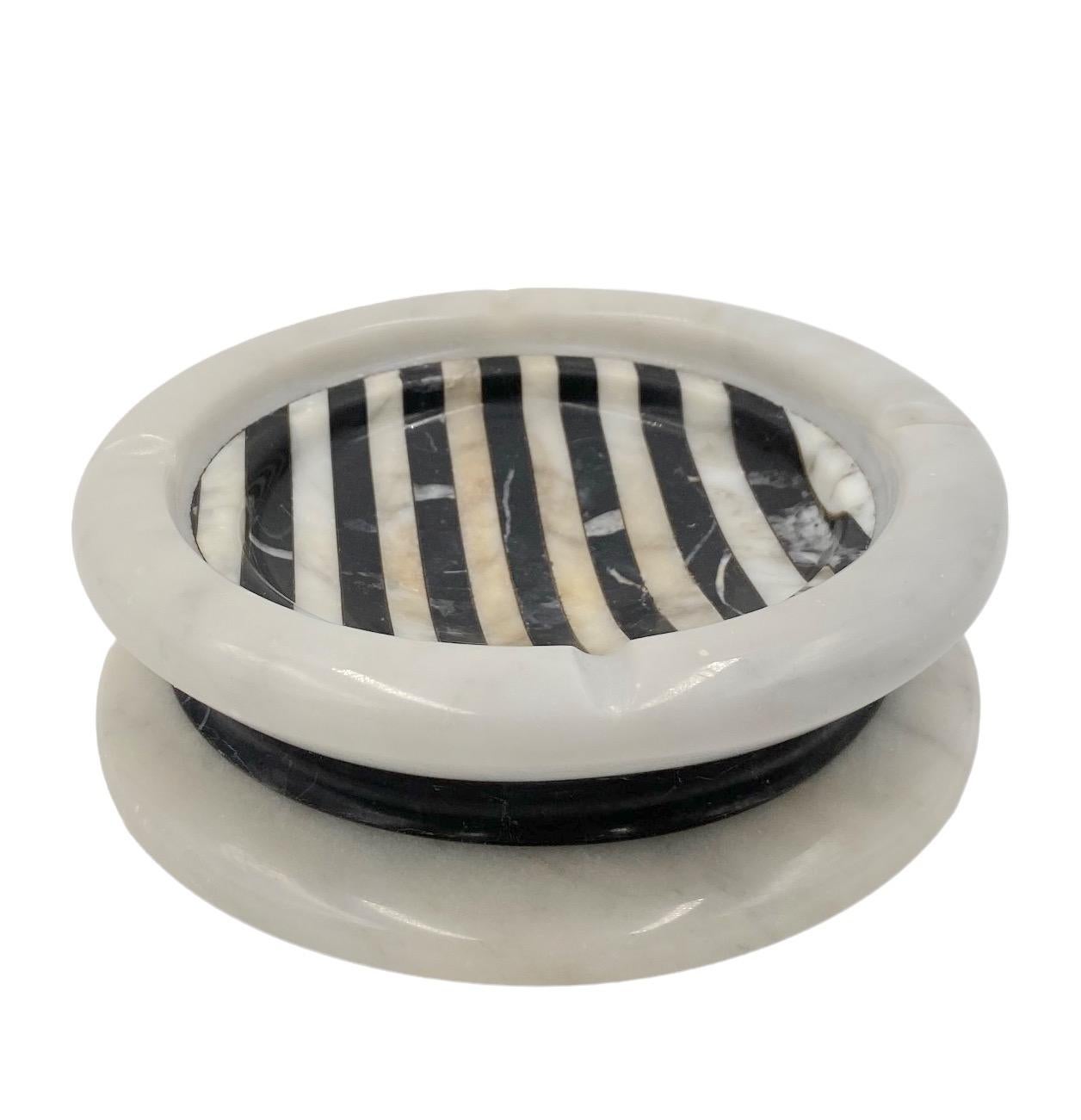 Black and white marble inlays ashtray, Casigliani Italy, 1970s For Sale 6