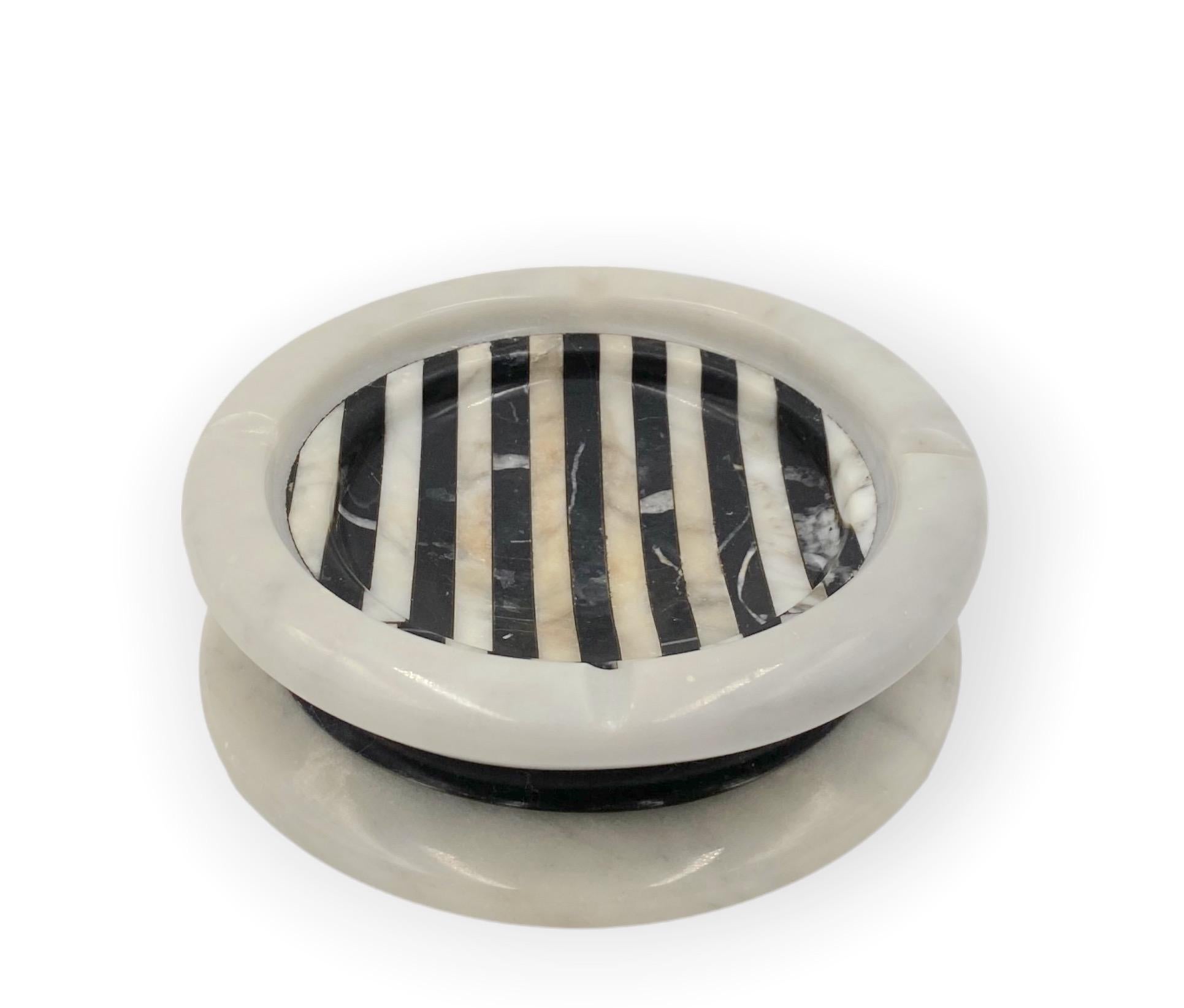 Black and white marble inlays ashtray, Casigliani Italy, 1970s For Sale 8