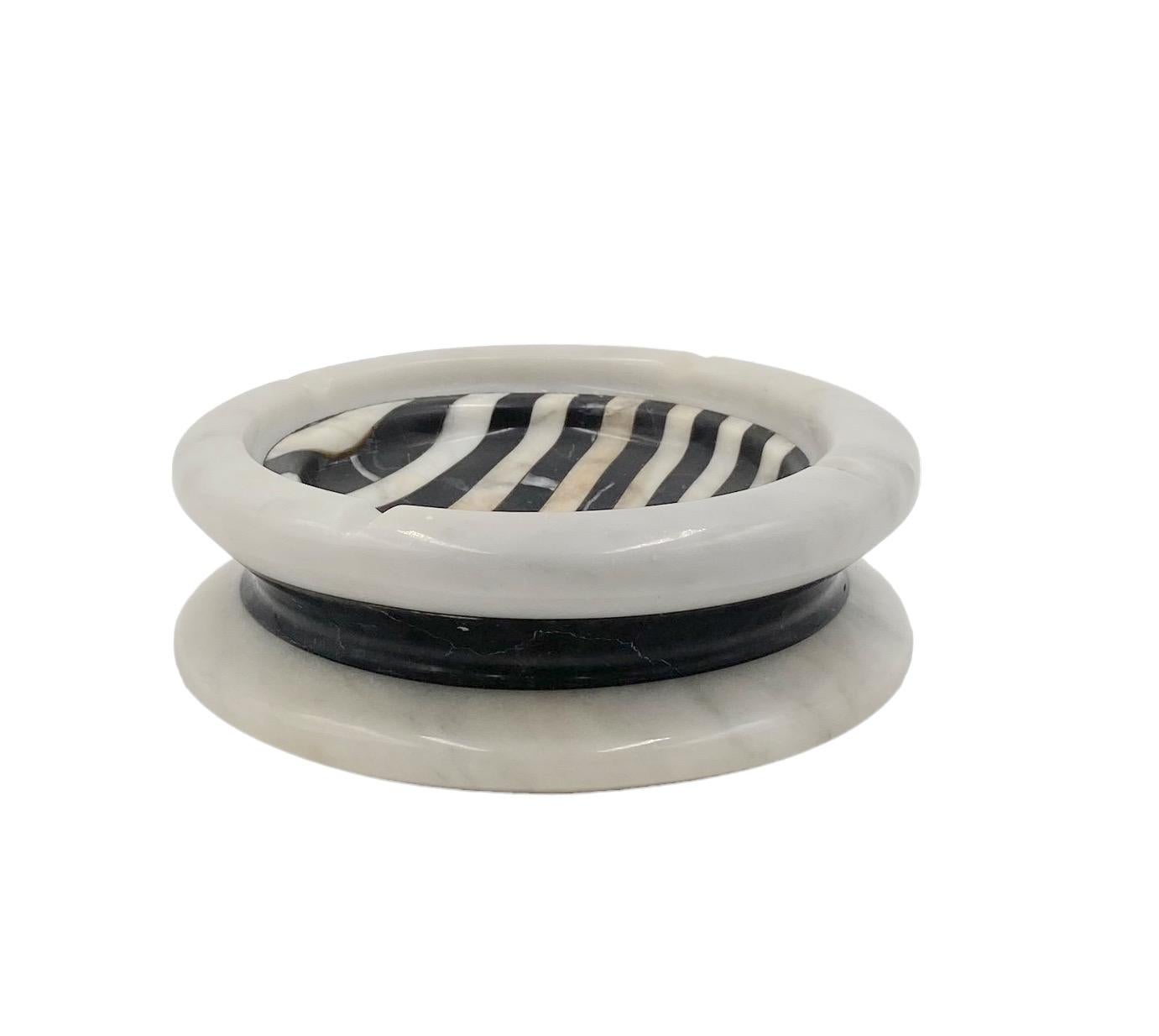 Black and white marble inlays ashtray, Casigliani Italy, 1970s For Sale 9