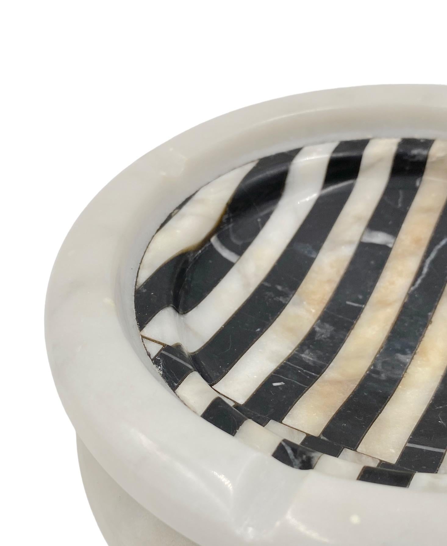 Black and white marble inlays ashtray, Casigliani Italy, 1970s For Sale 11