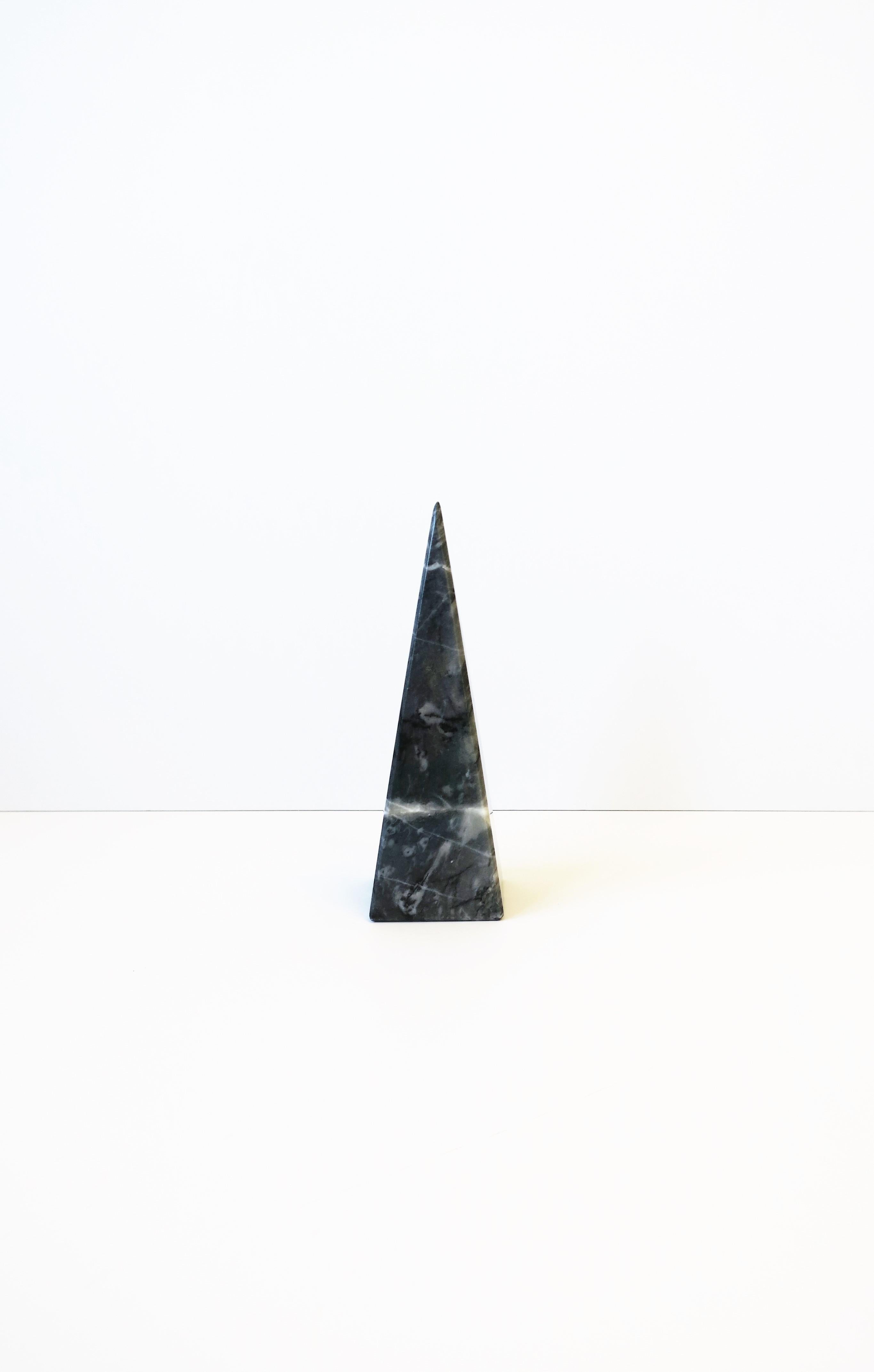 Black and White Marble Pyramid Obelisk Style Decorative Object For Sale 1