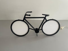 Lámpara de sobremesa o aplique Bicicleta de metal blanco y negro by Zicoli, años 70, Italia