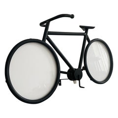 Lámpara de sobremesa o aplique Bicicleta de metal blanco y negro by Zicoli, años 70, Italia