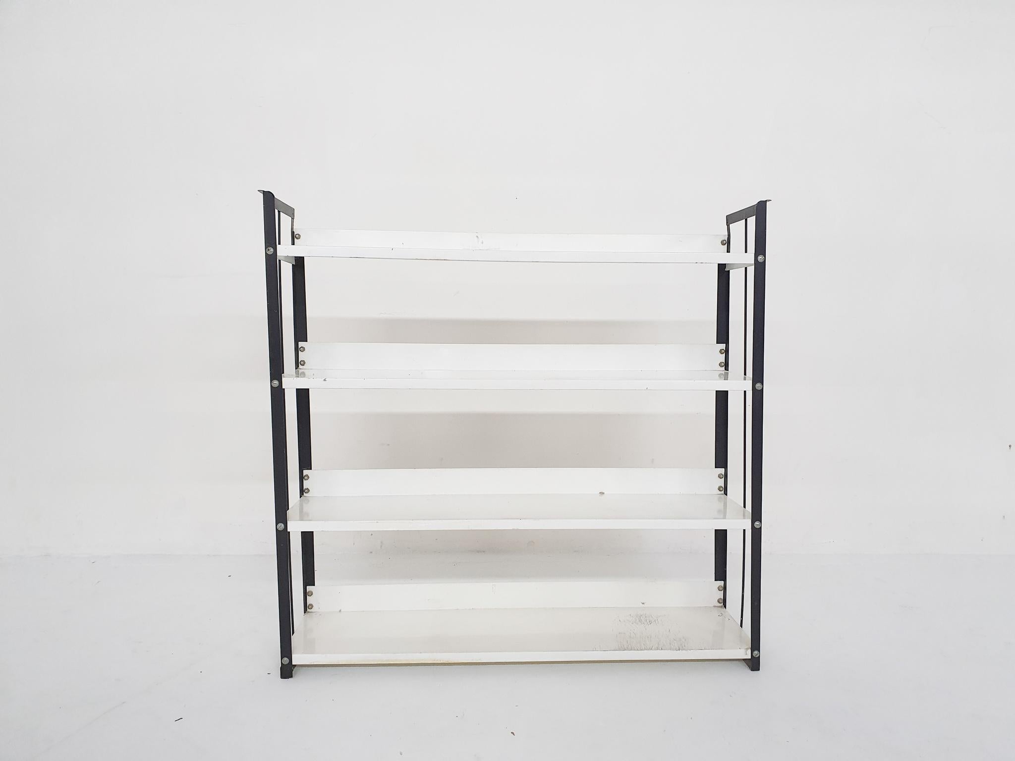 Free standing book shelves in black and white metal.
Some rust spots on the white shelves.