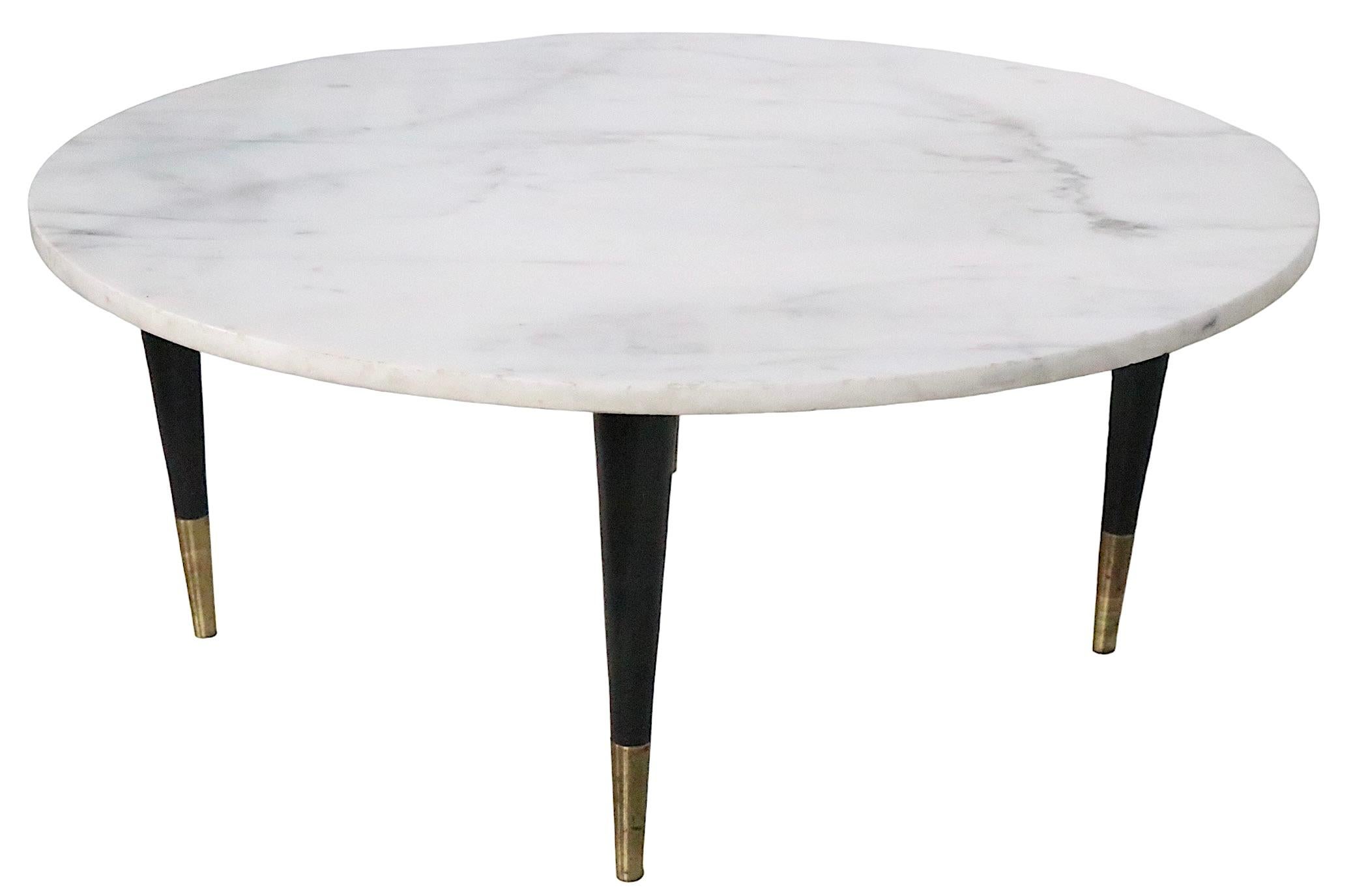 Black and White Mid Century Marble Top Coffee Cocktail Table, circa 1950/1960s In Good Condition For Sale In New York, NY