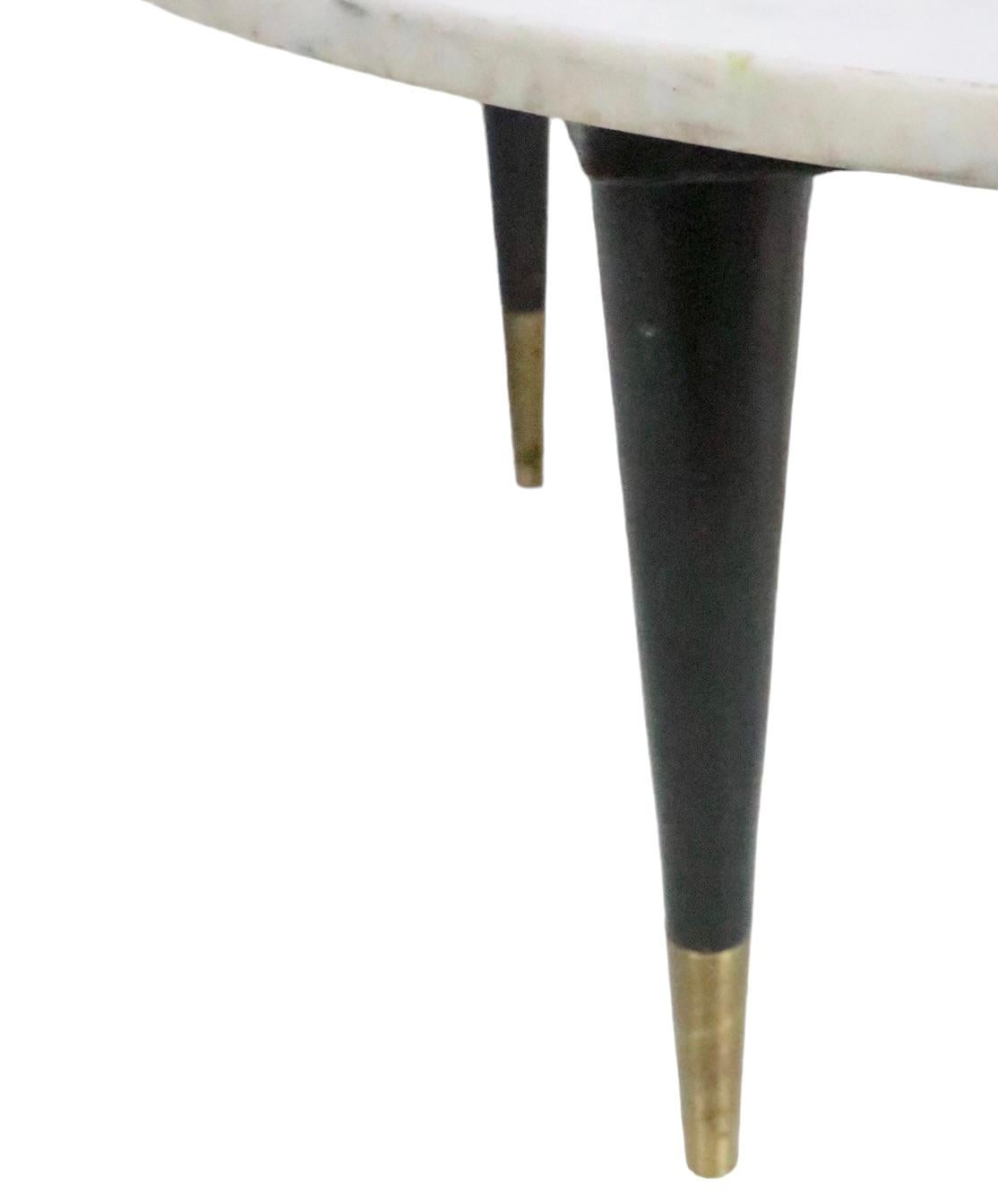 Table à cocktail en marbre noir et blanc du milieu du siècle dernier, circa 1950/1960s en vente 1