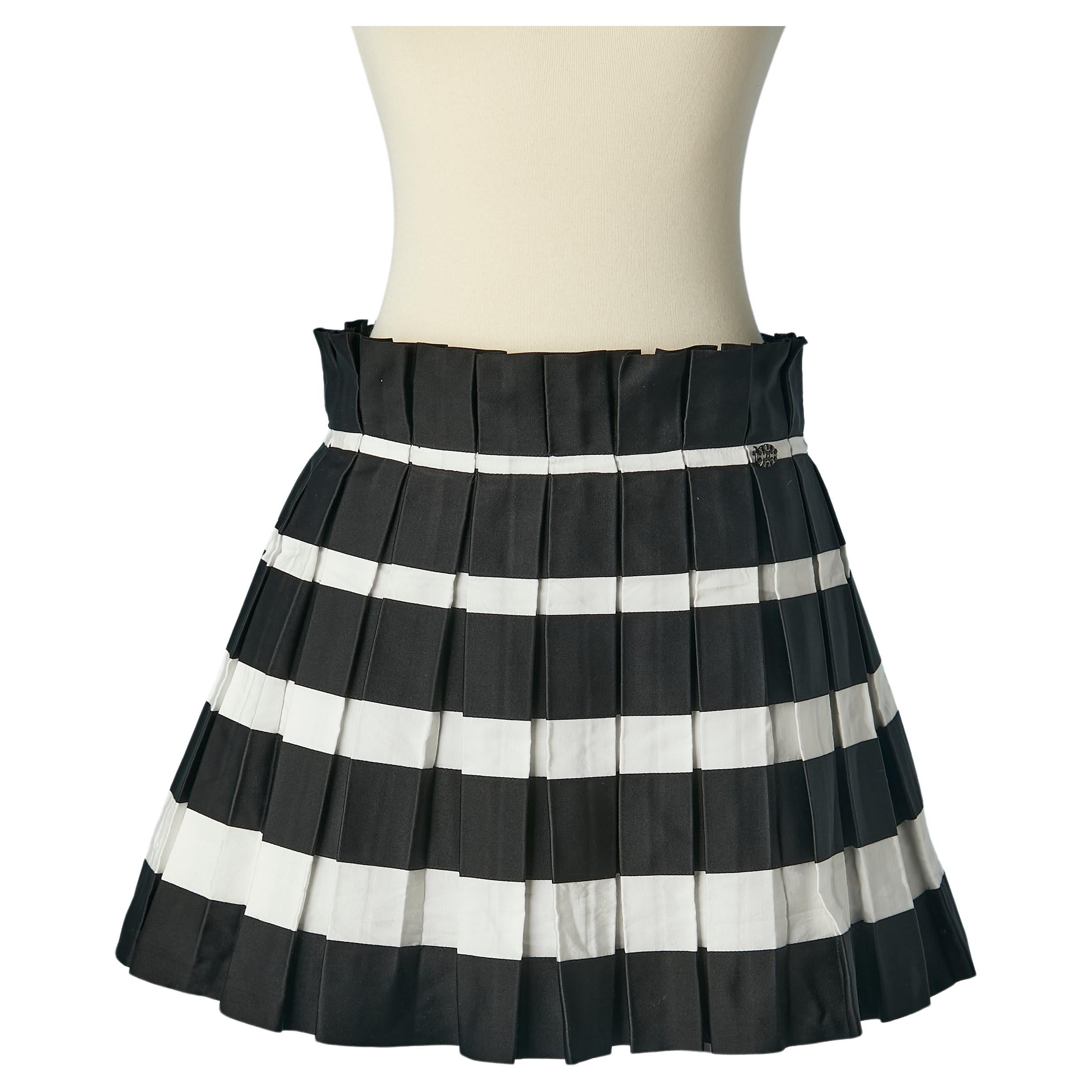 Black and white mini pleated silk skirt Chanel  For Sale