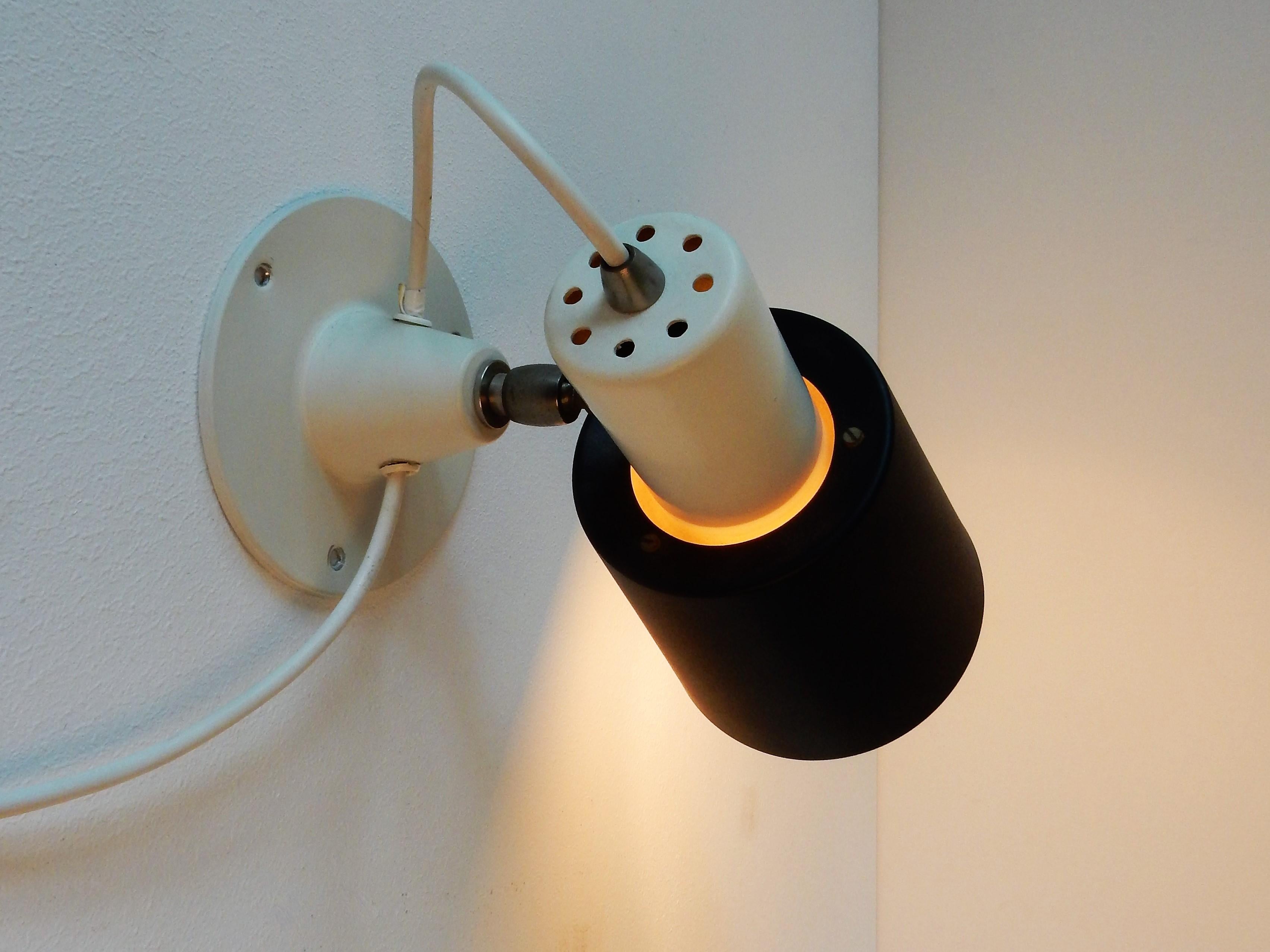 Black and White 'Model 7062' Anvia Wall Lamp, The Netherlands, 1960s In Good Condition In Steenwijk, NL