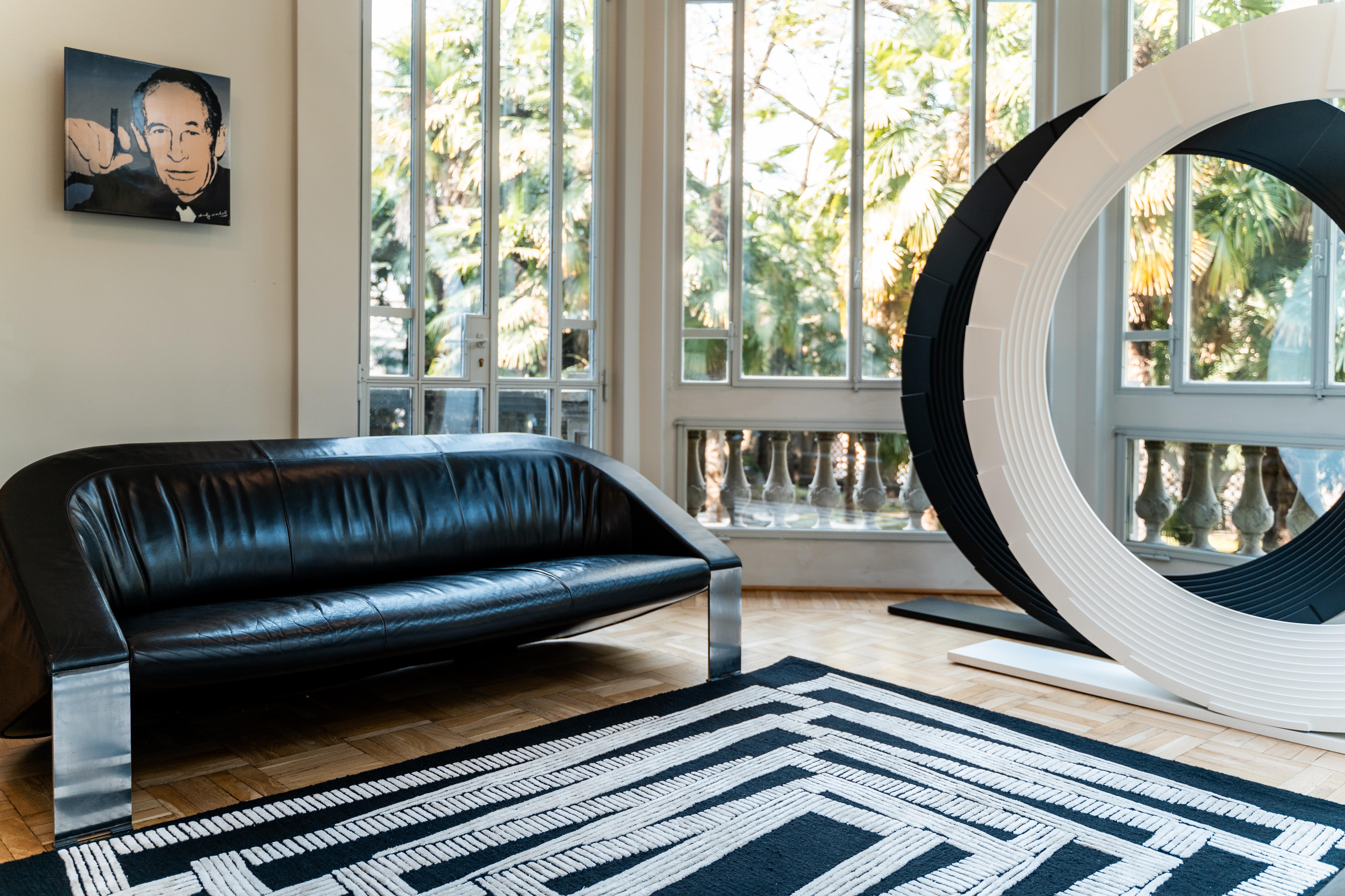 Black and White Monochrome Rectangular Rug Made from Wool, Linen and Silk (S) In New Condition For Sale In Wien, AT