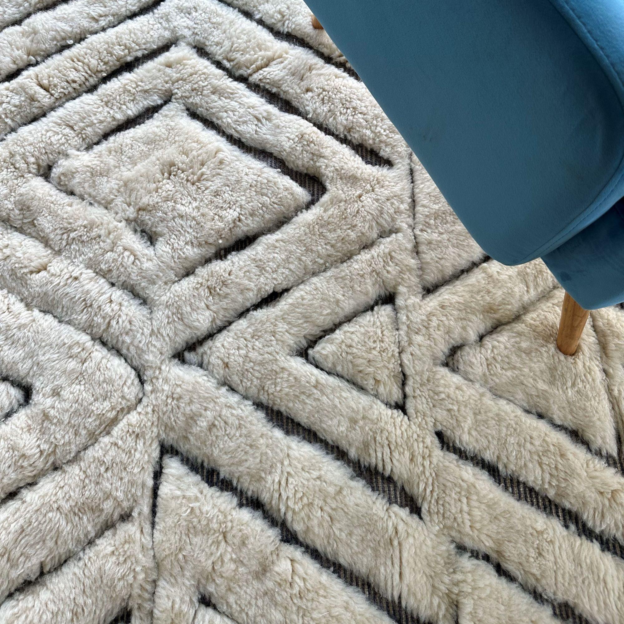 Black and White Moroccan Rug 8x10 FT, Handwoven Textured Tribal Design In New Condition For Sale In Publishing City, SH