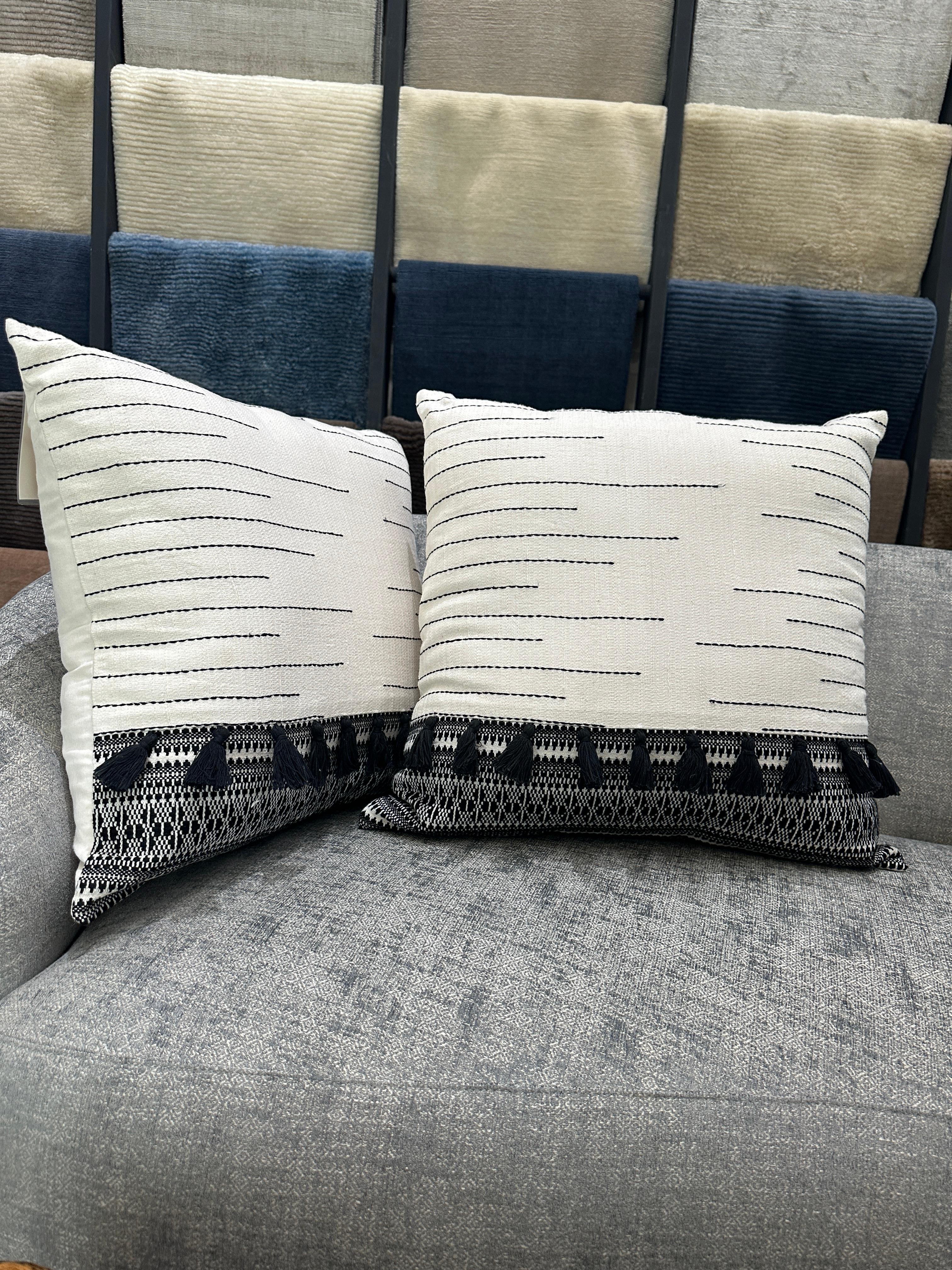 Bohémien Cuscino con nappe marocchine in bianco e nero in vendita