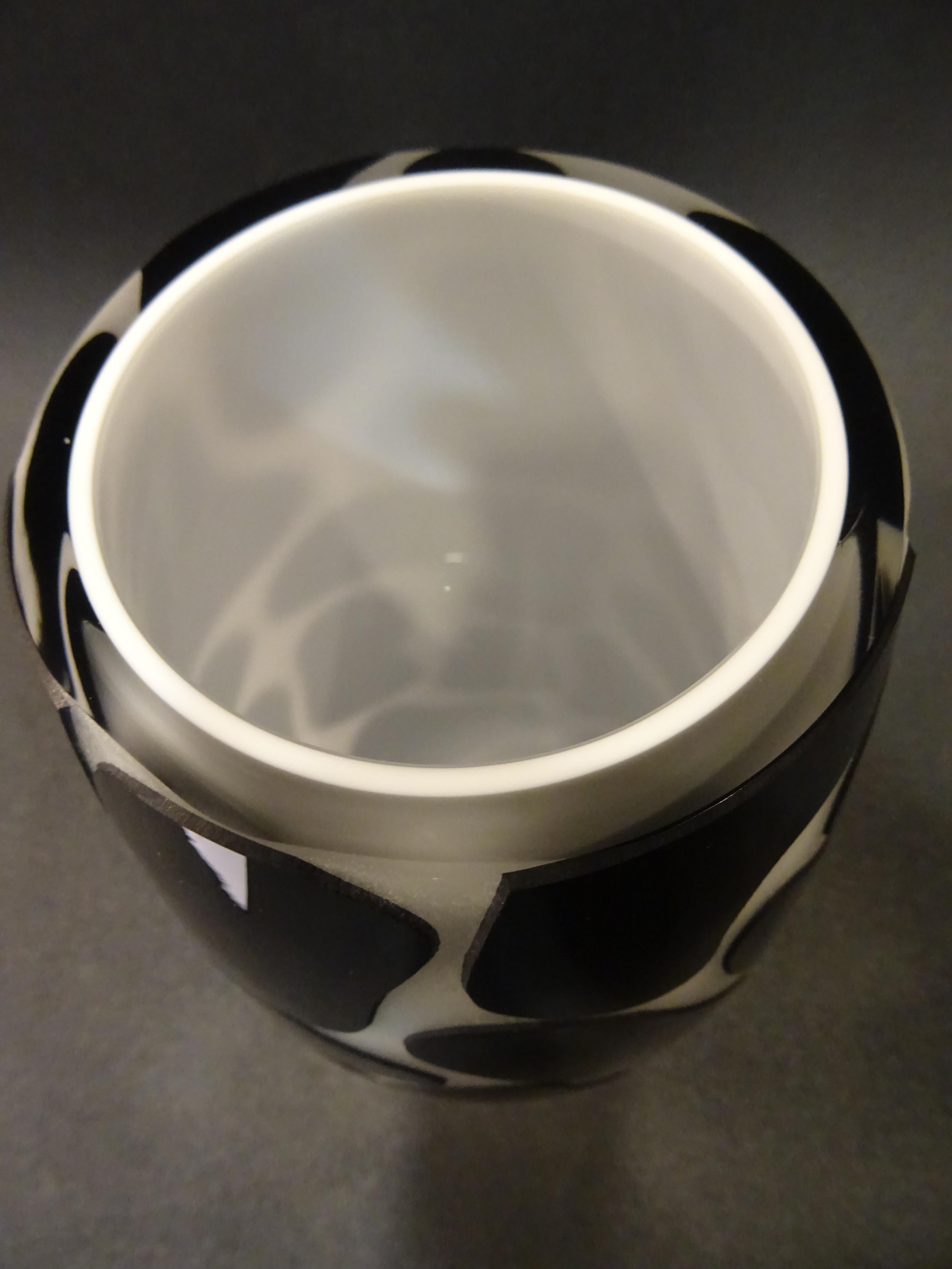 21 th Murano Vase  glass Black and White by Carlo Nason, Cow Model In Excellent Condition In Valladolid, ES