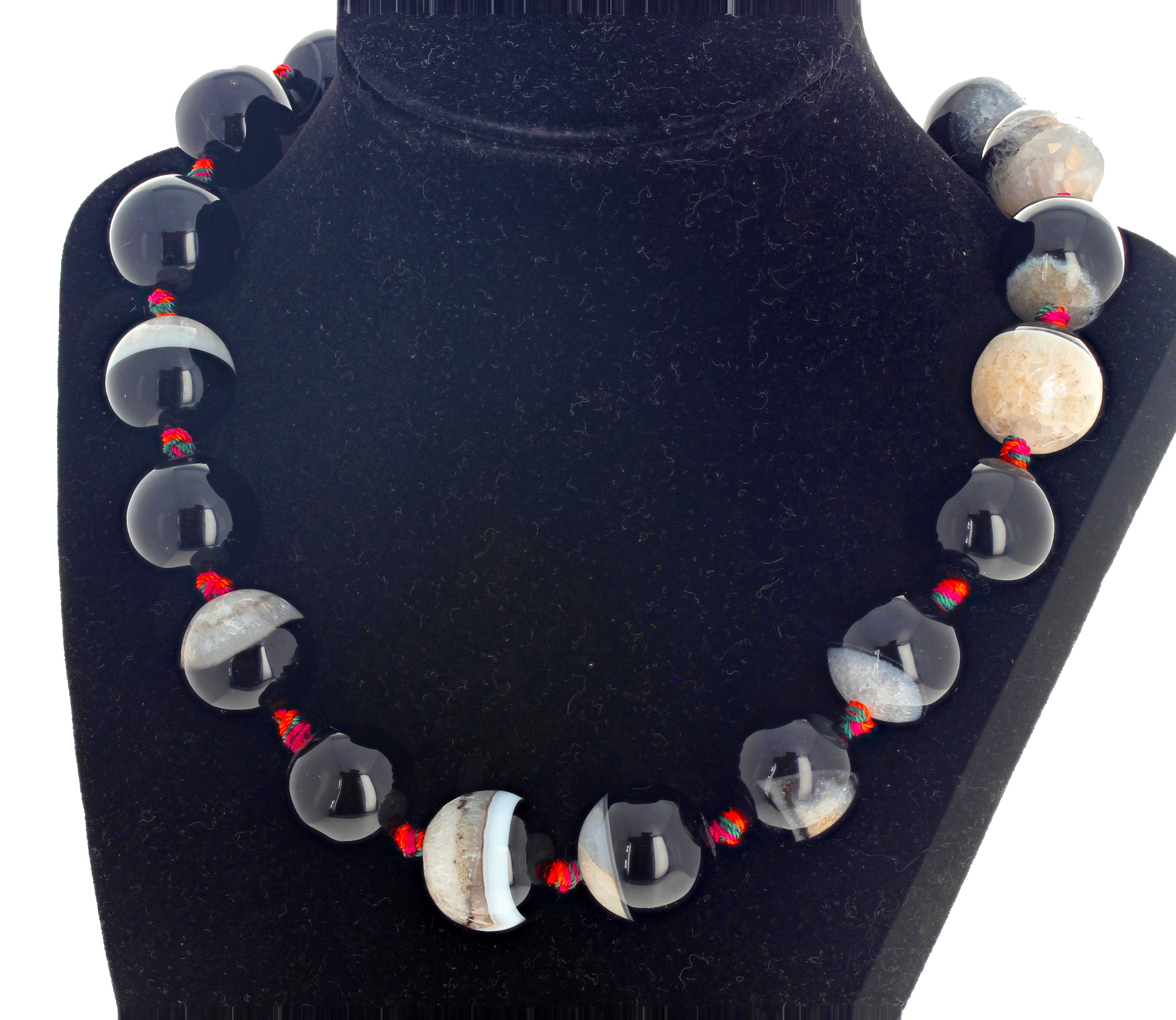Black and White Natural Onyx Necklace In New Condition In Raleigh, NC