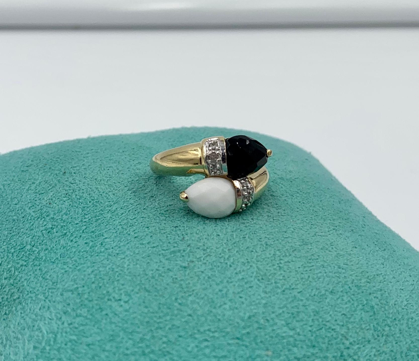Black and White Onyx Diamond Ring Retro Pear Cut 14 Karat Gold 2