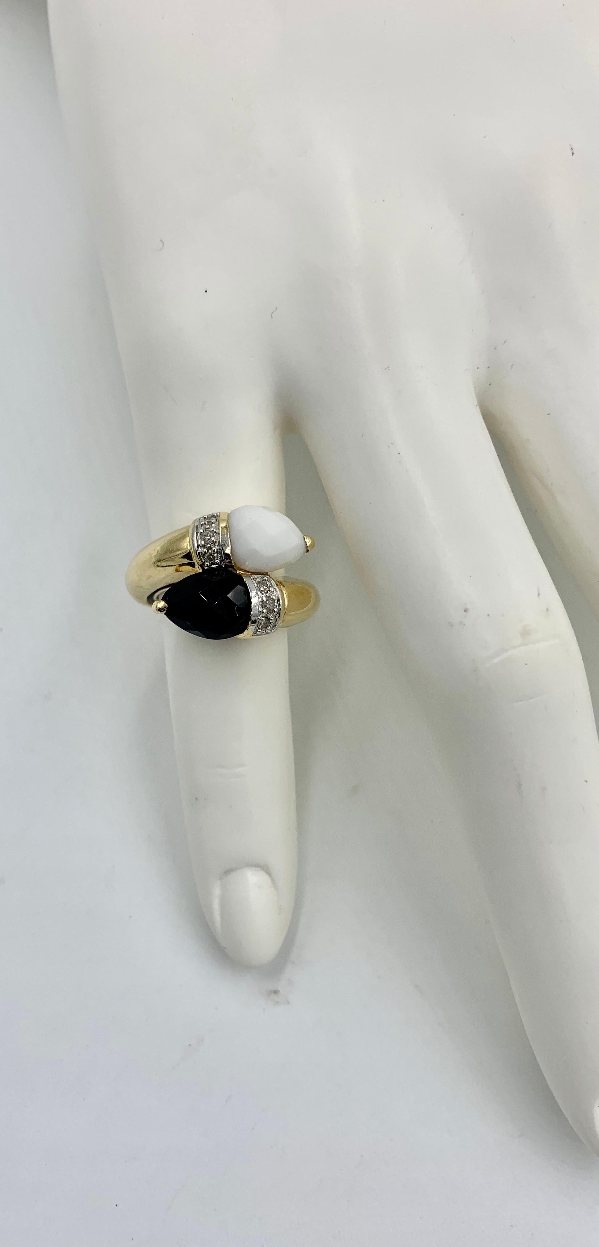 Black and White Onyx Diamond Ring Retro Pear Cut 14 Karat Gold 3