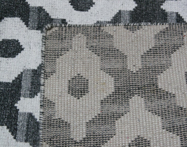 Black and White Pattern Rug For Sale at 1stDibs