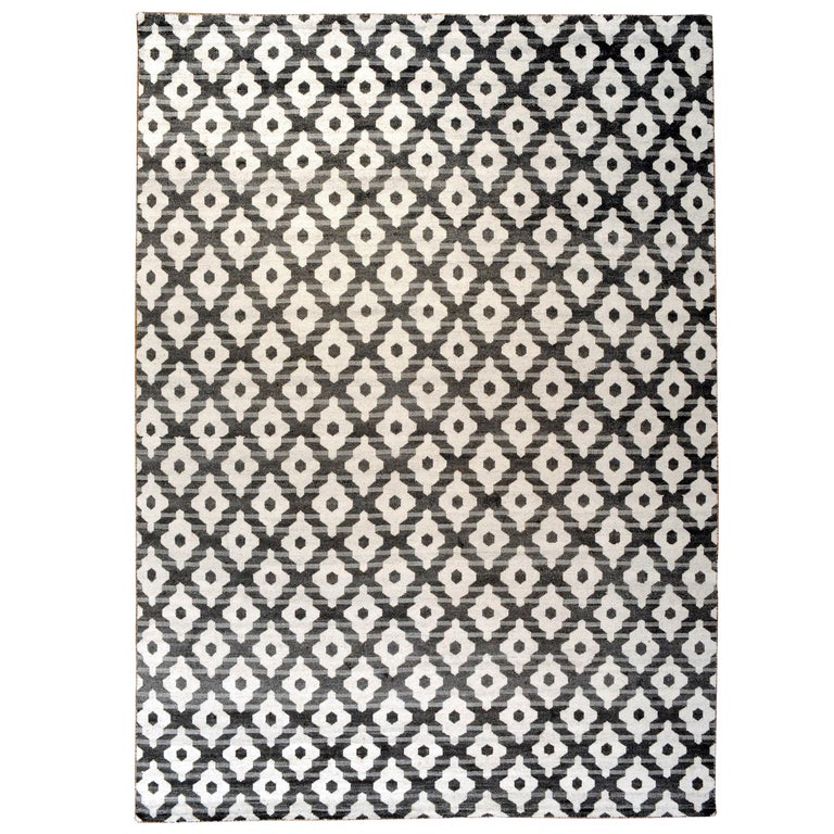 Black and White Pattern Rug For Sale at 1stDibs
