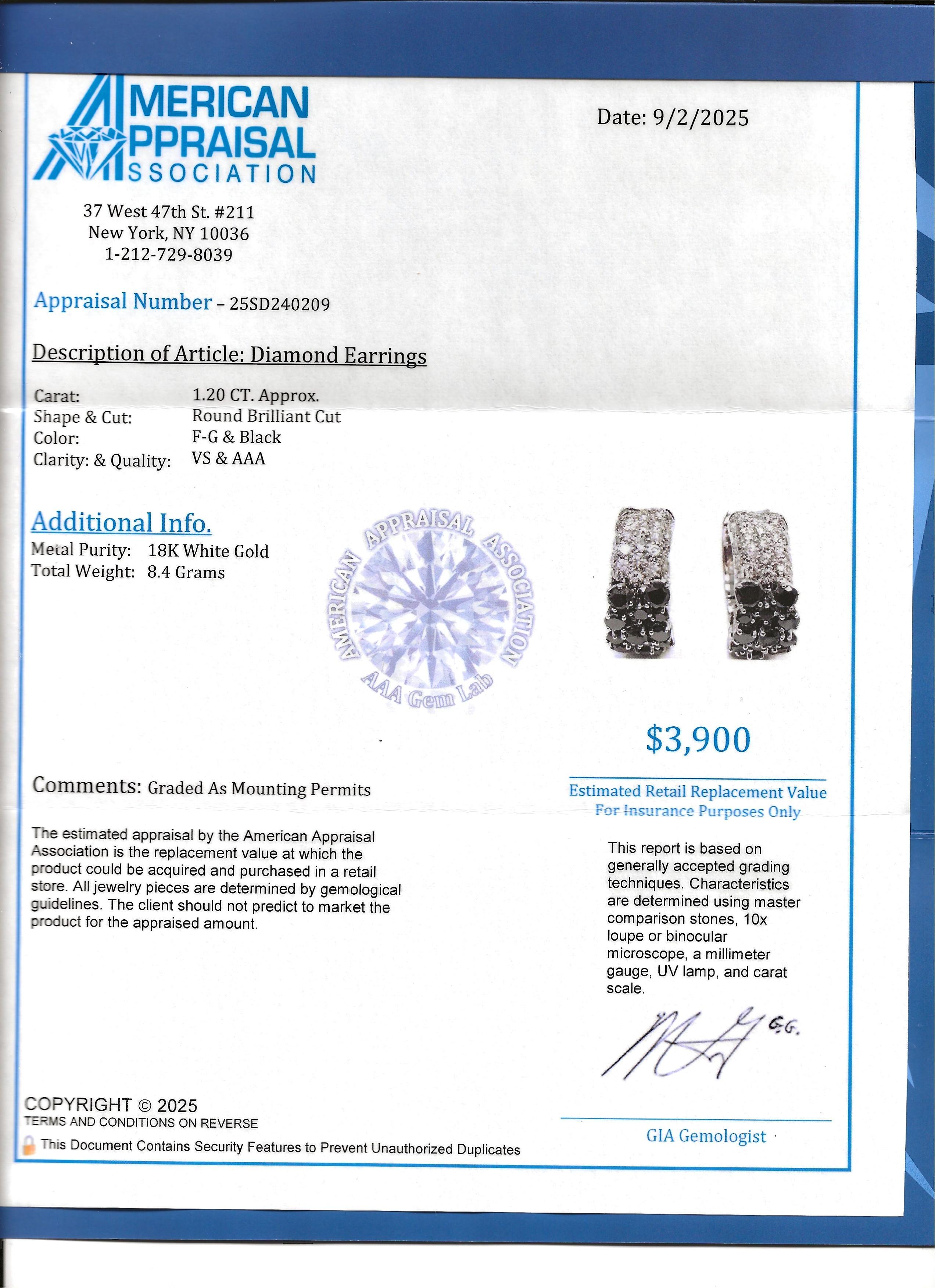 Boucles d'oreilles Huggie en or blanc 18 carats avec pavé de diamants noirs et blancs en vente 4