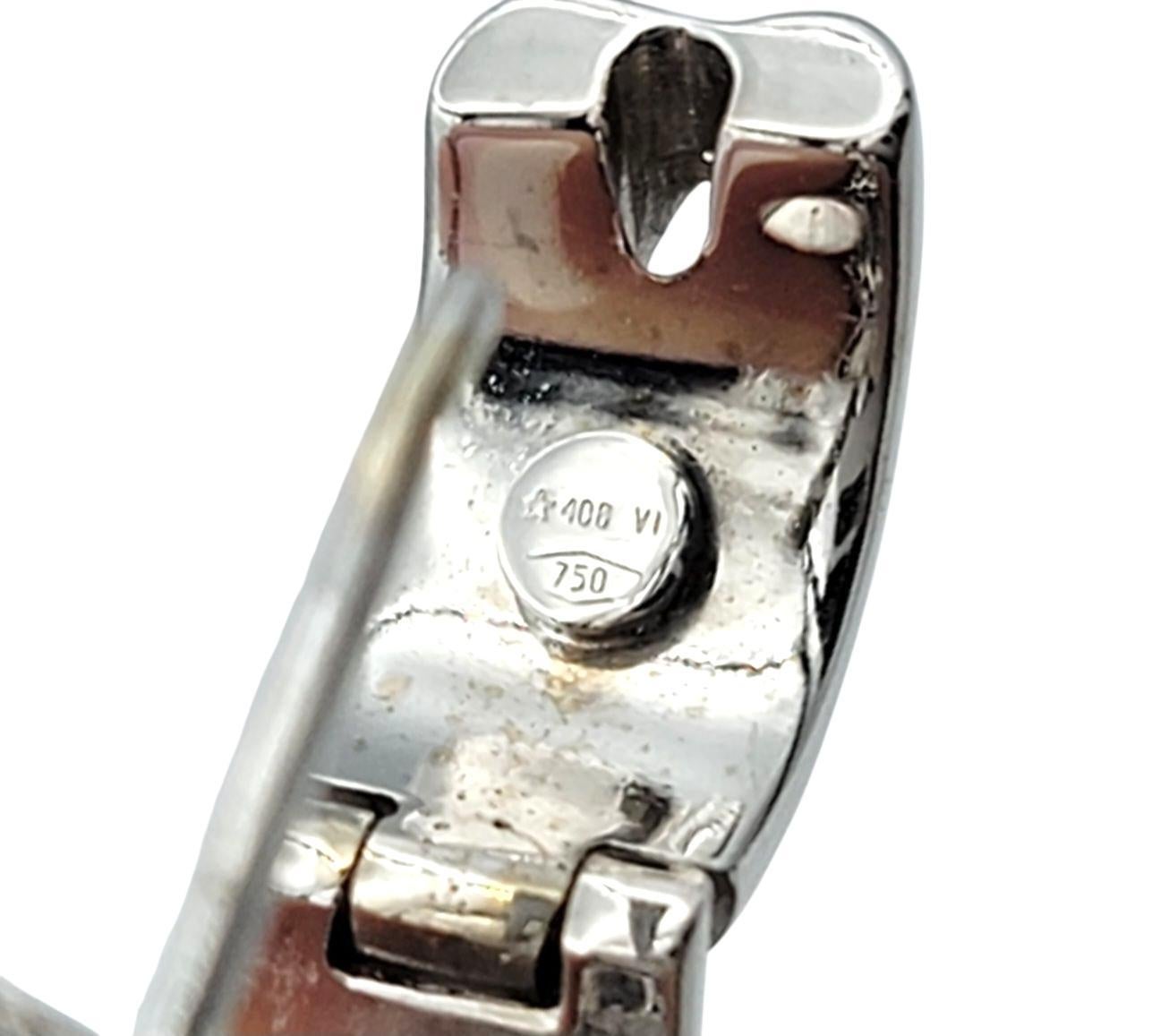 Boucles d'oreilles Huggie en or blanc 18 carats avec pavé de diamants noirs et blancs Pour femmes en vente