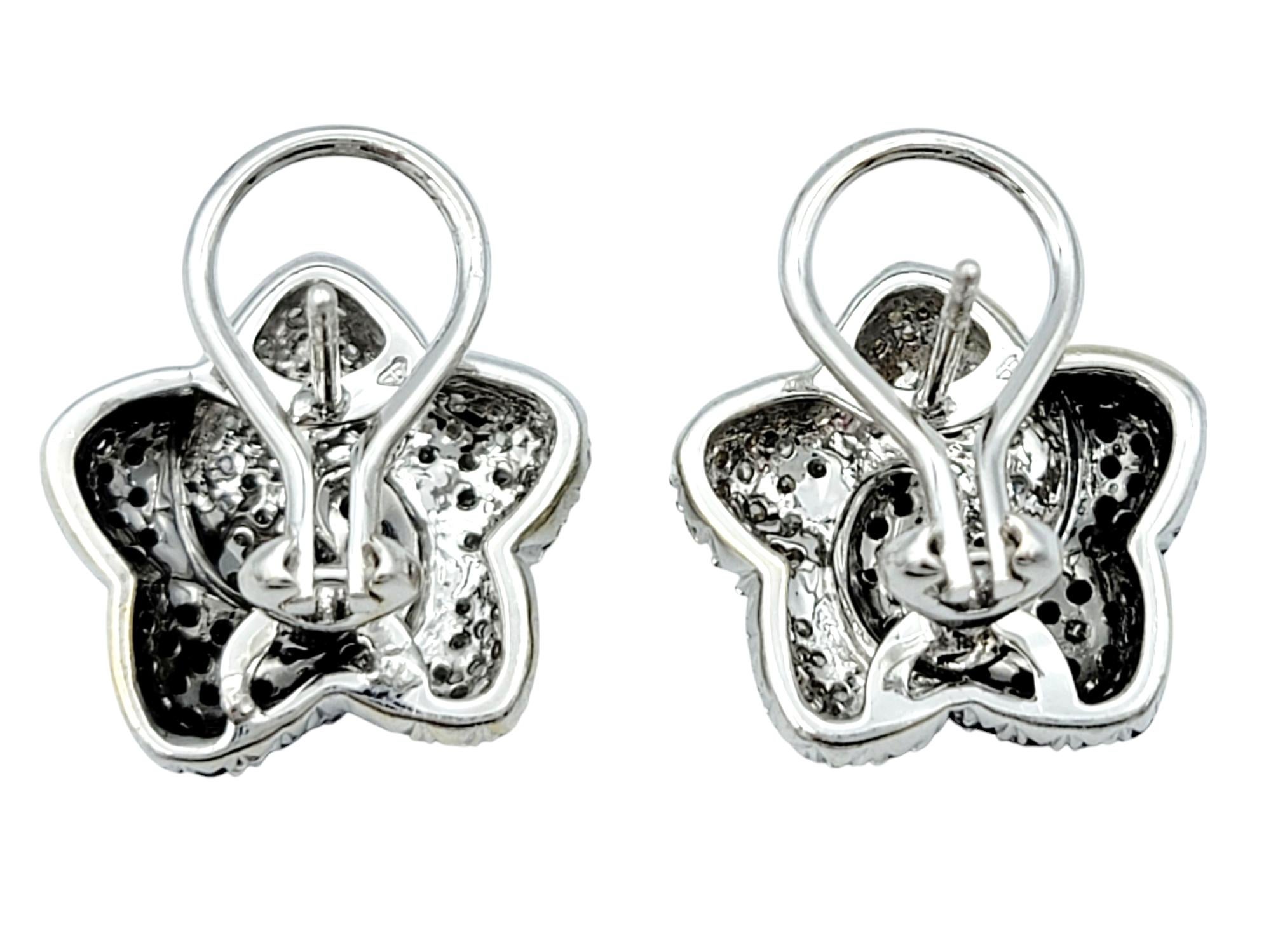 Black and White Pavé Diamond Star Stud Omega Back Earrings 18 Karat White Gold In Good Condition For Sale In Scottsdale, AZ