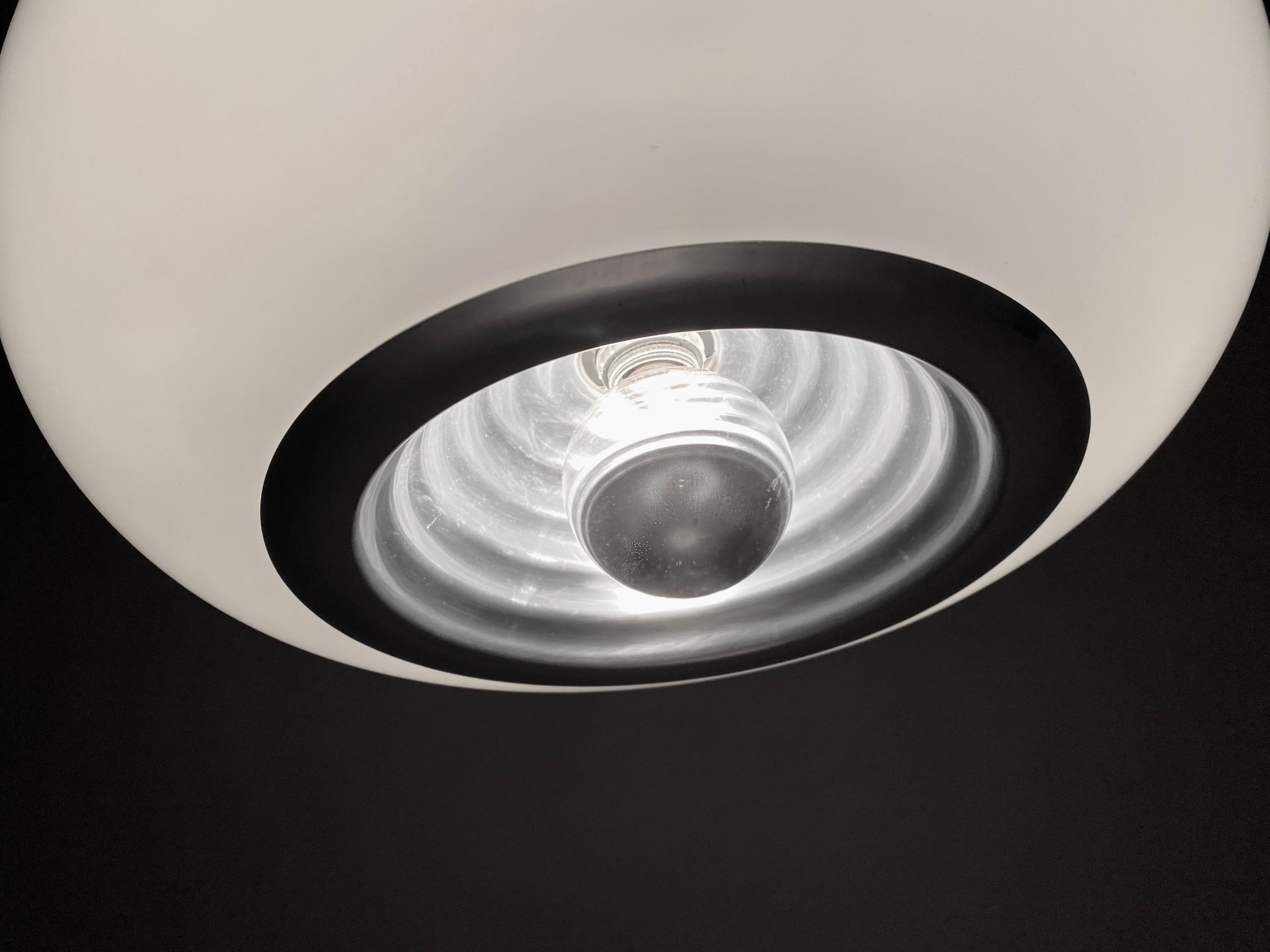 Black and White Pendant by Achille and Pier Giacomo Castiglioni for Flos For Sale 8