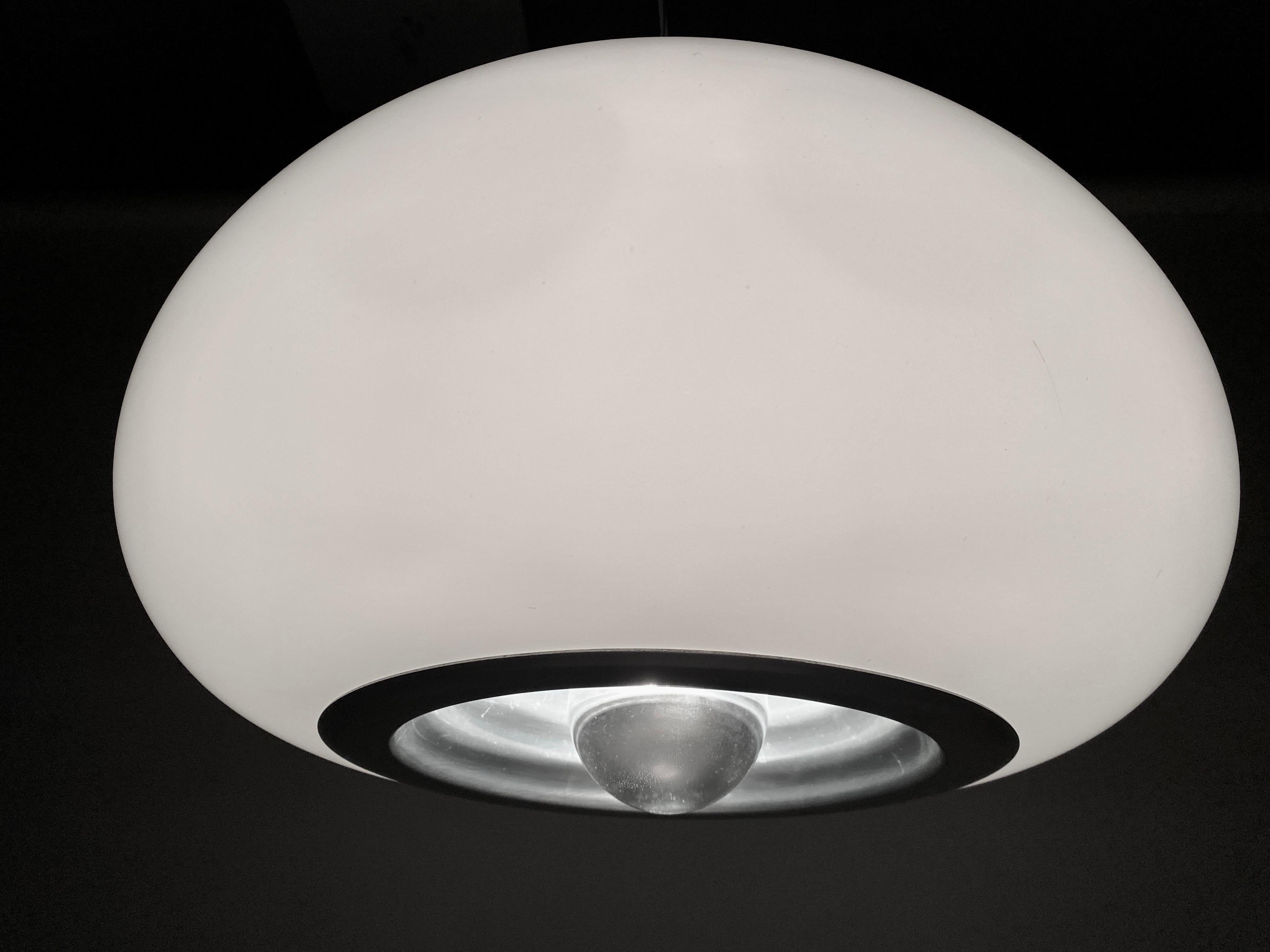Black and White Pendant by Achille and Pier Giacomo Castiglioni for Flos In Good Condition For Sale In Weesp, NL